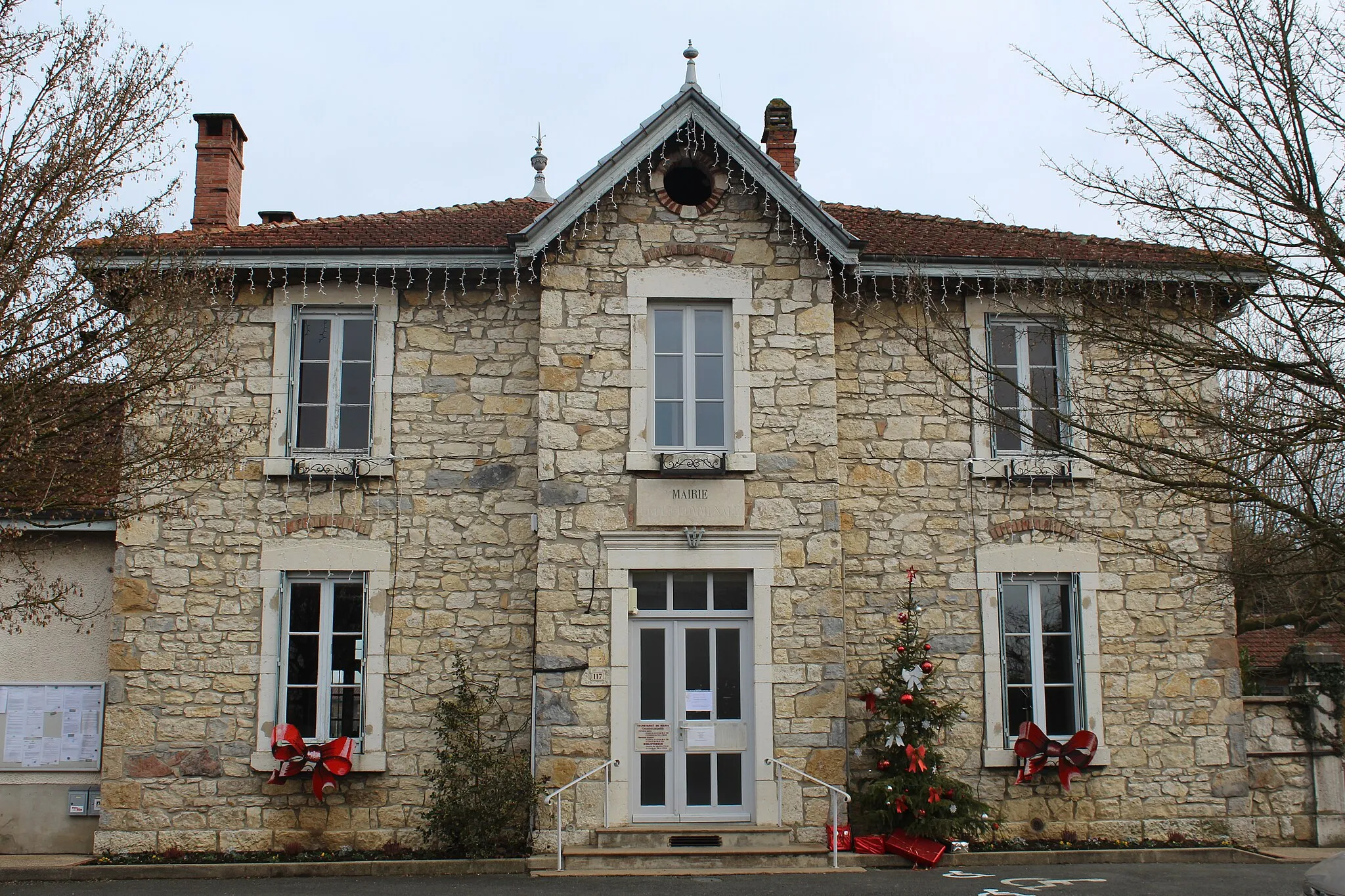 Photo showing: Mairie de Condeissiat.