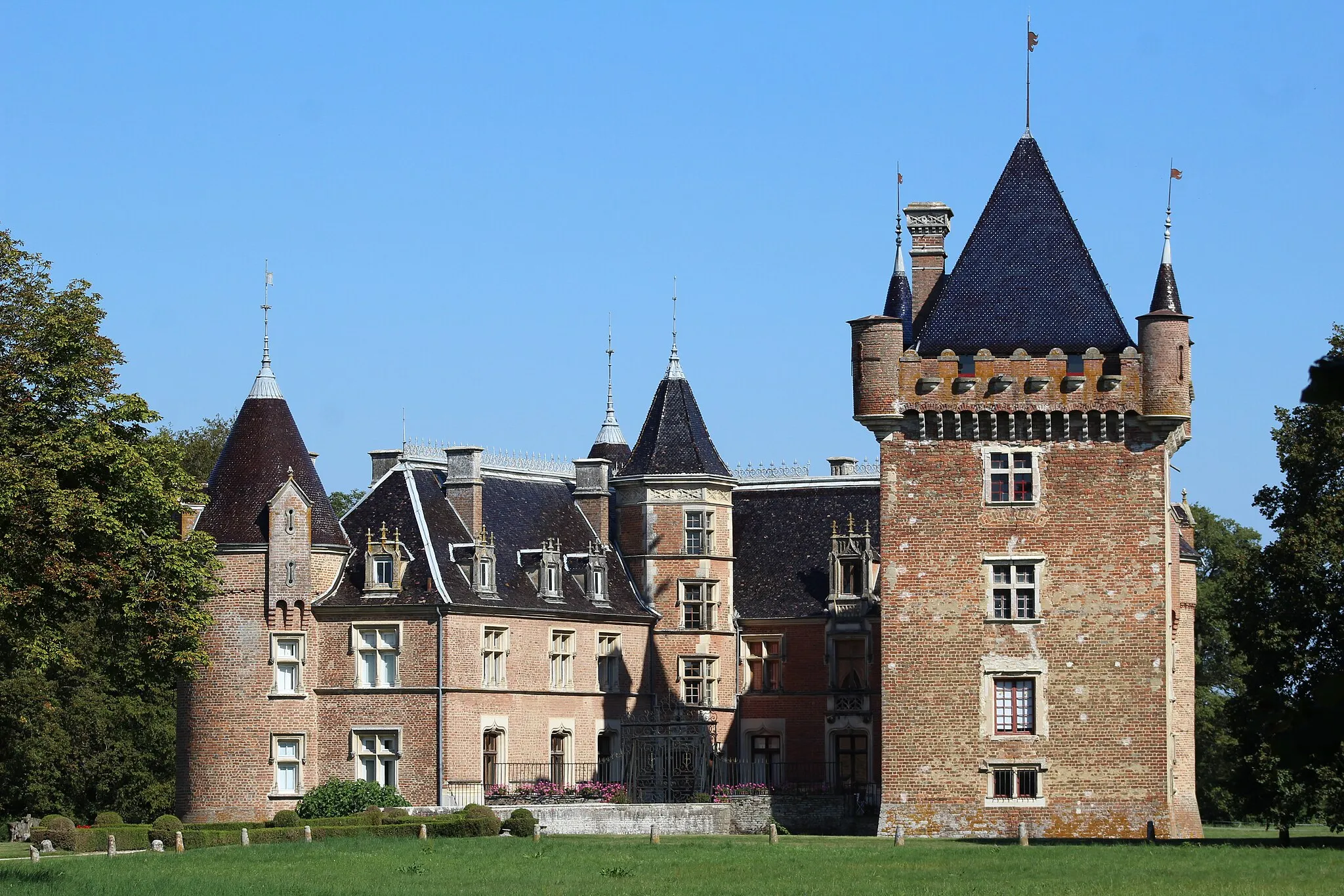 Photo showing: Loriol Castle in Confrançon, department of Ain, France.