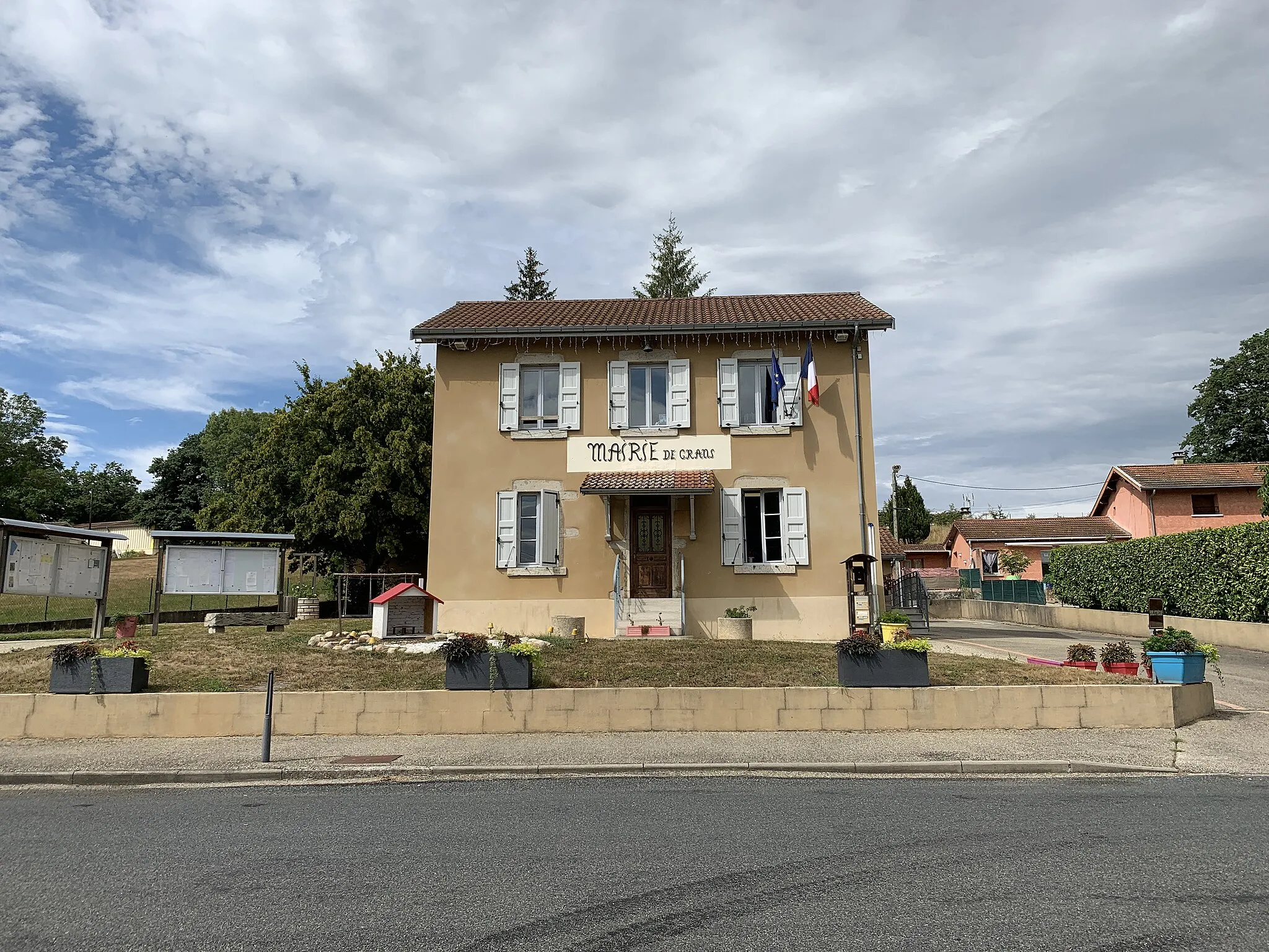 Photo showing: Mairie de Crans, Ain.