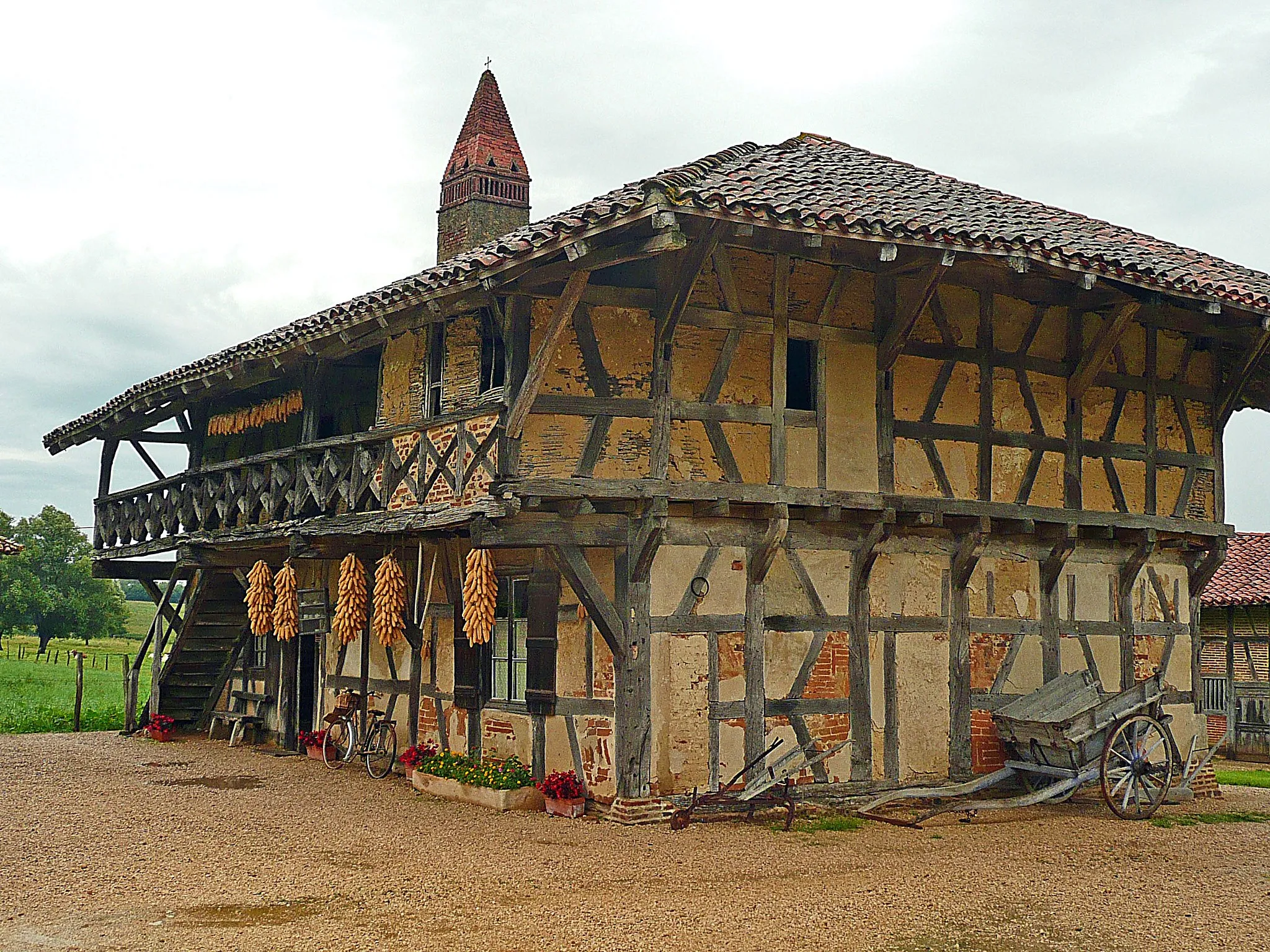 Photo showing: Ferme-musée de Saint-Trivier-de-Courtes, en Bresse de l'Ain. Voir sa remarquable cheminée sarrazine.