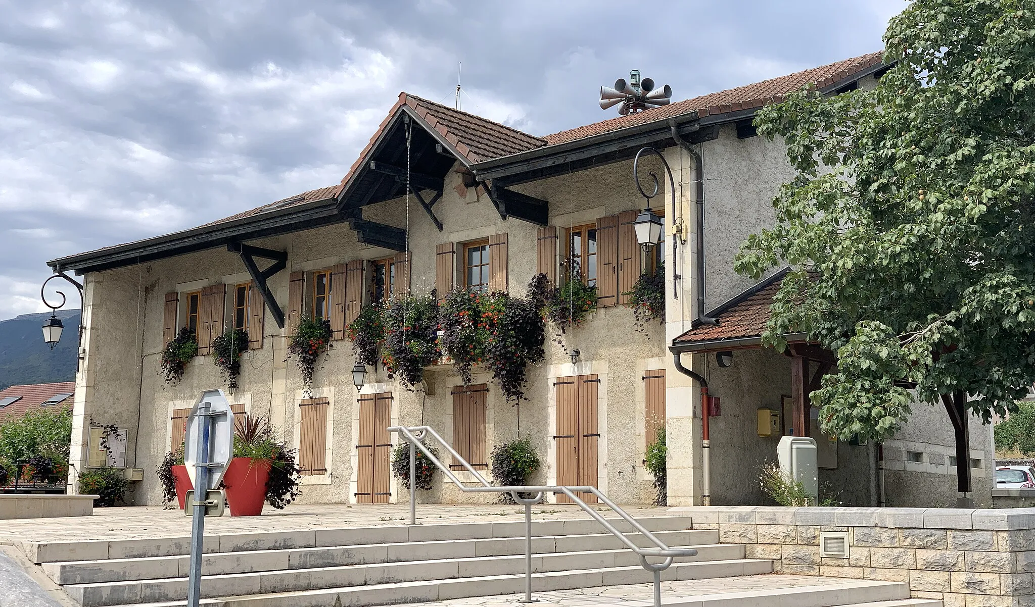 Photo showing: Mairie de Crozet, Ain.