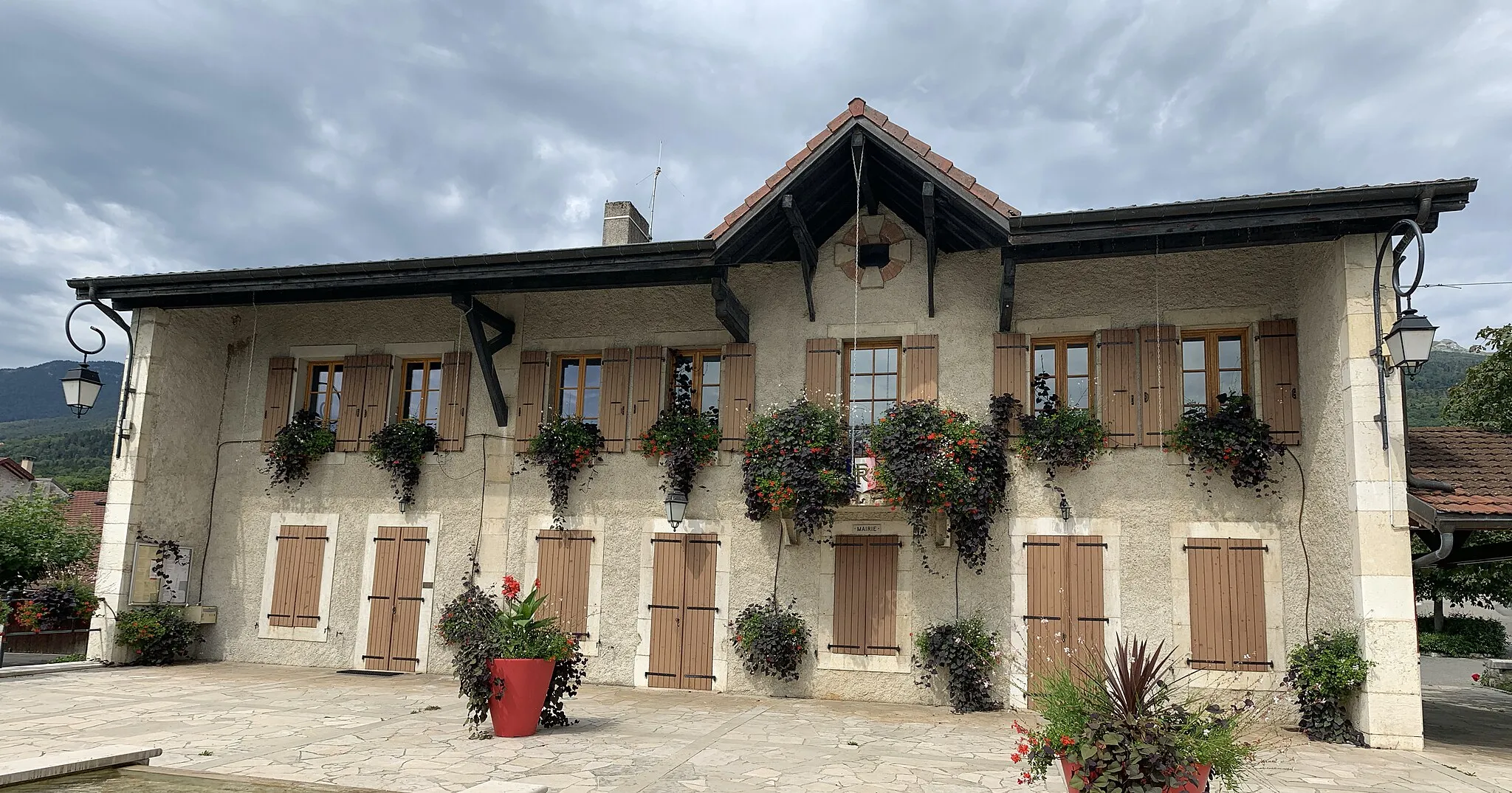 Photo showing: Mairie de Crozet, Ain.