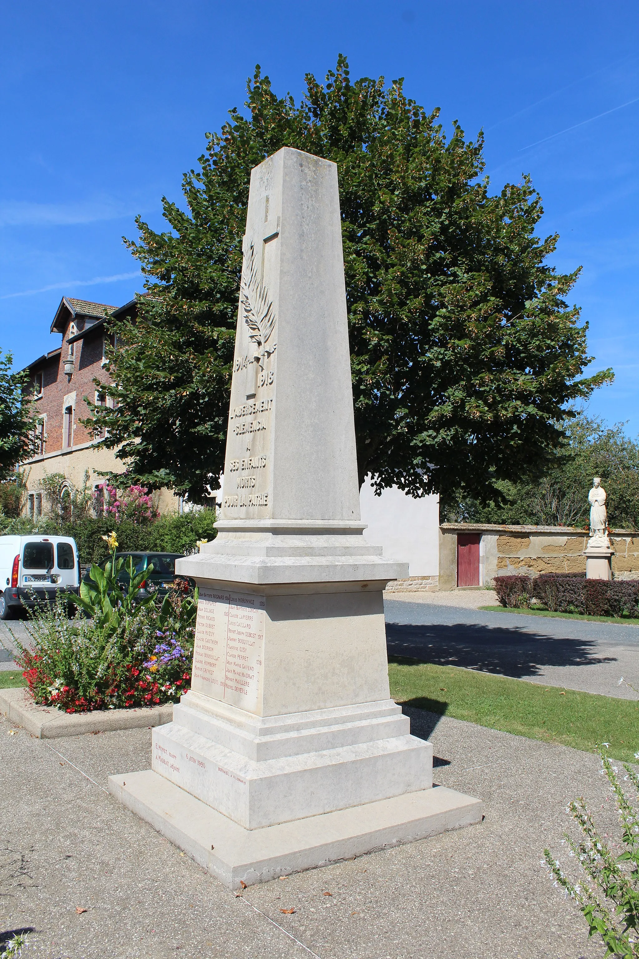 Photo showing: Monument en l'honneur des soldats de L'Abergement-Clémenciat morts au combat.
À noter que le nom de la commune sur le monument est L'Abergement-Clémencia.