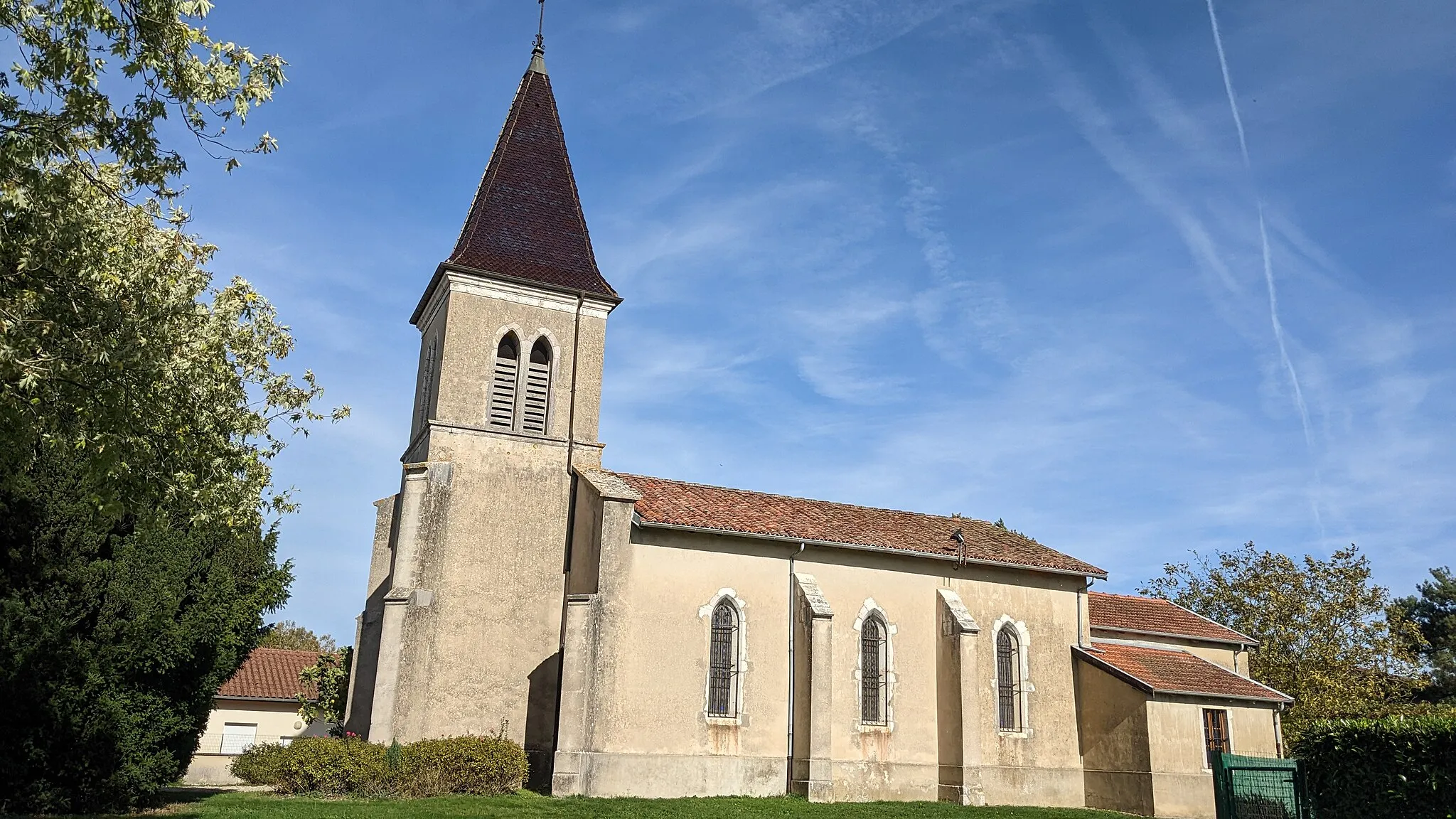 Photo showing: Façade sud de l'Eglise St-Jean-Baptiste de la Tranclière