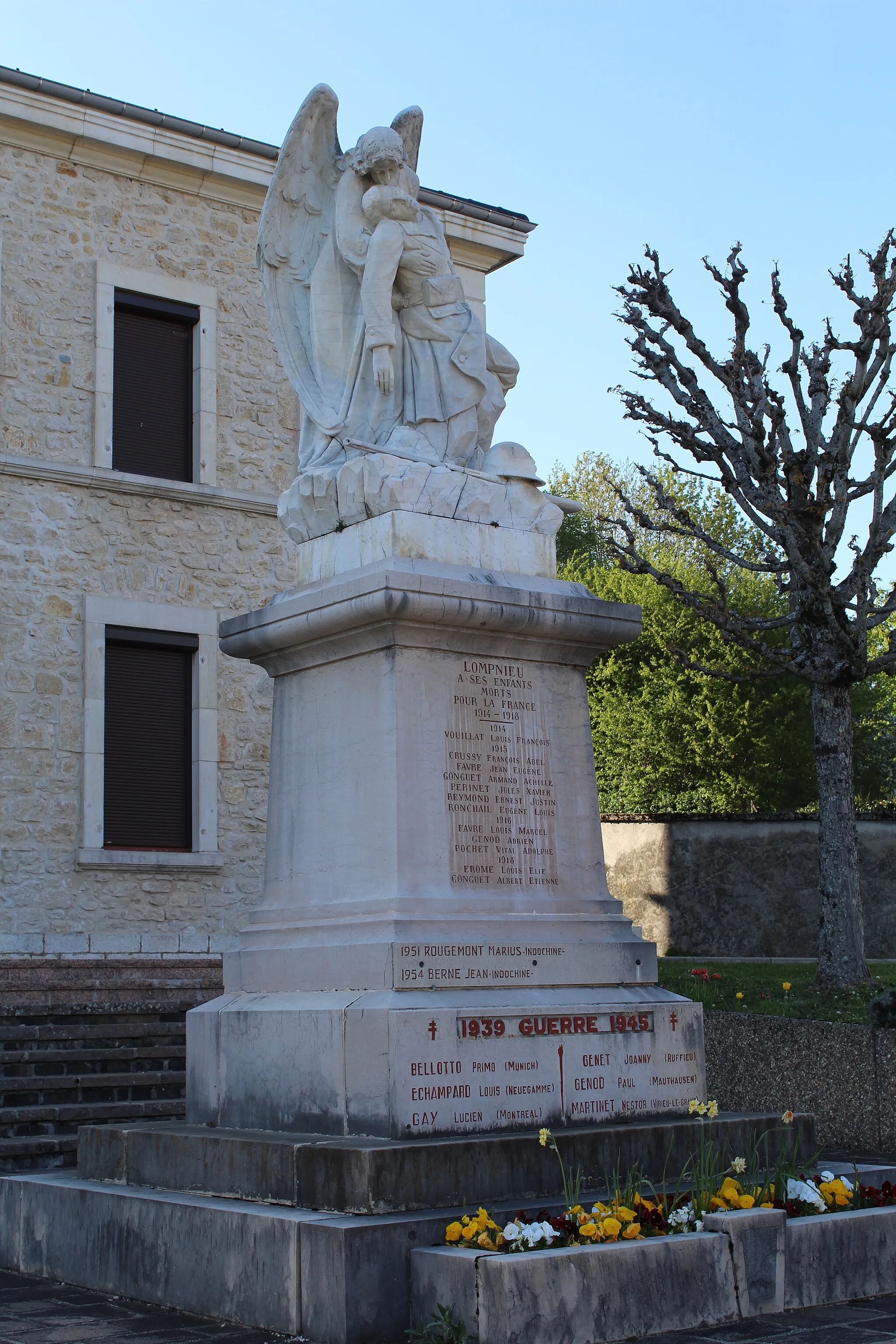 Photo showing: Monument aux morts de Lompnieu.