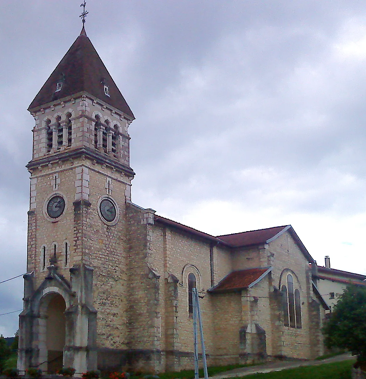 Photo showing: L'église de la commune de Maillat (Ain, France)