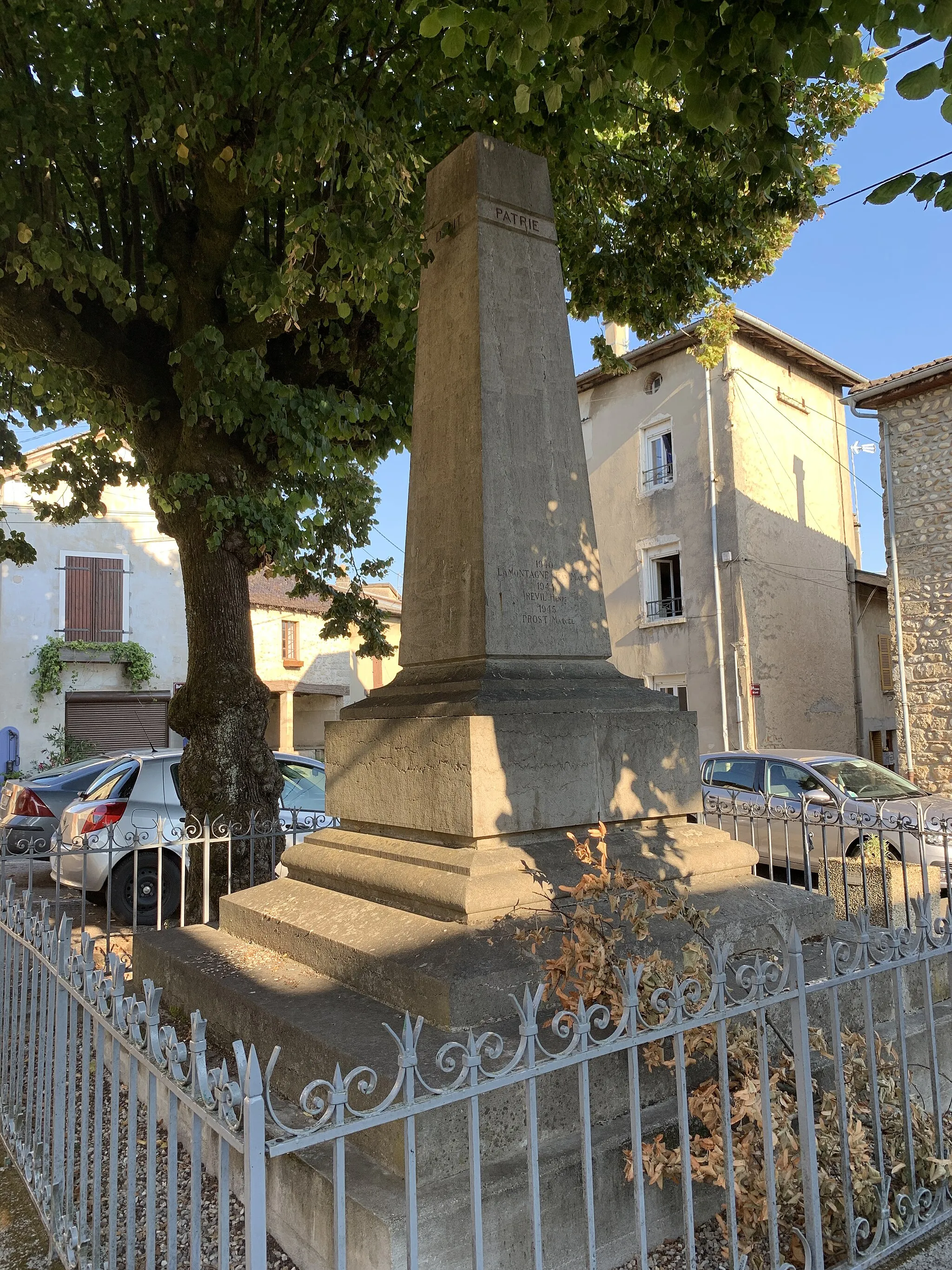 Photo showing: Monument aux morts de Leyment.