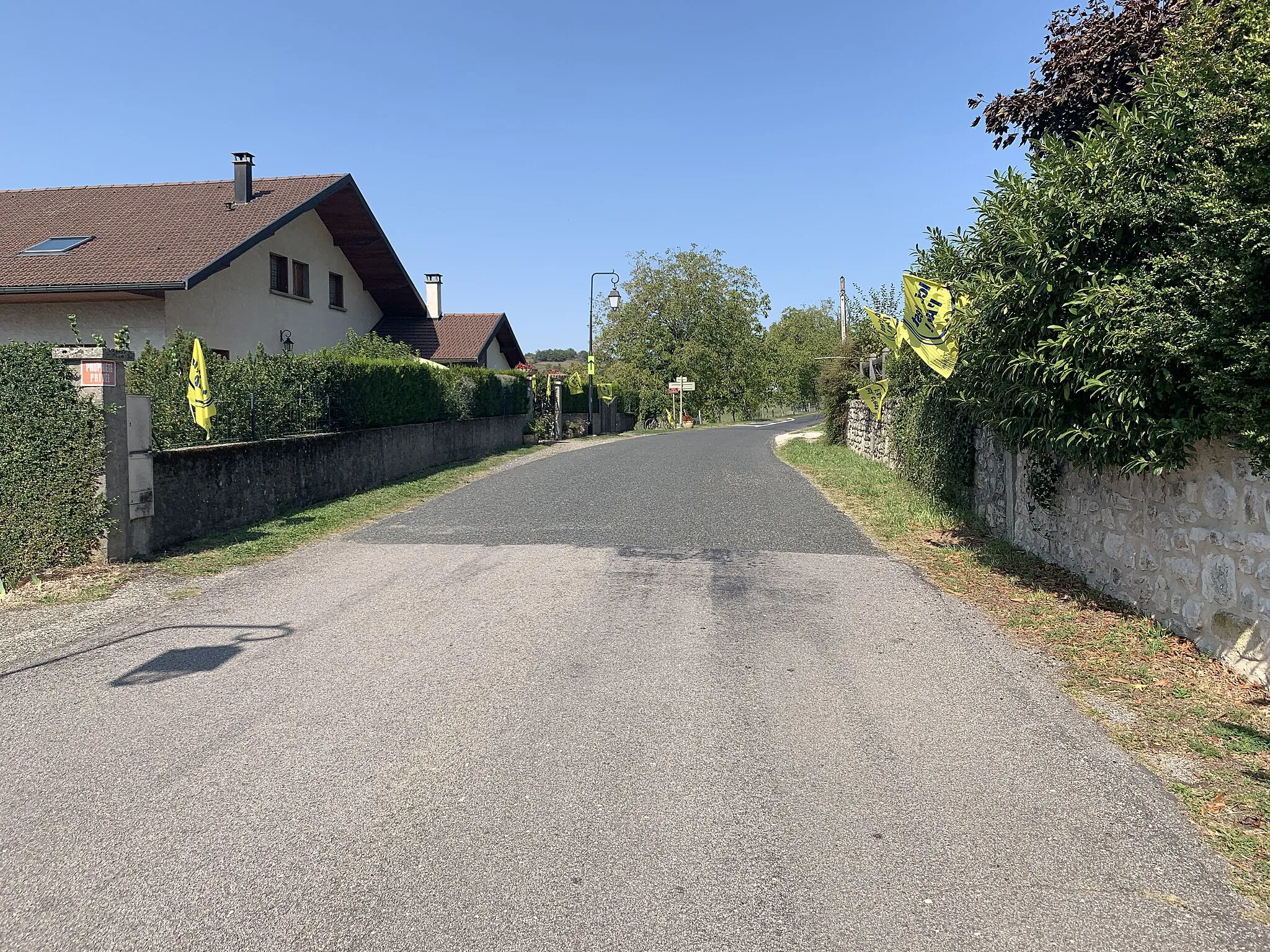 Photo showing: Route du Col de Richemond, Lochieu, Arvière-en-Valromey.