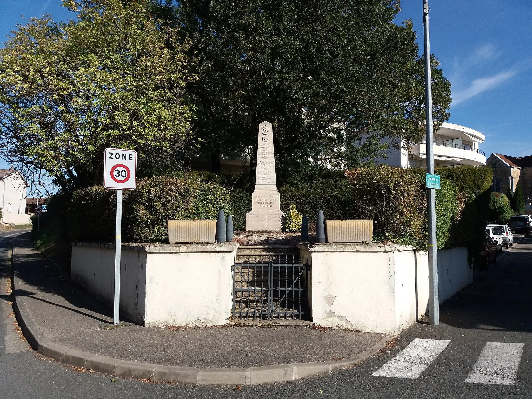 Photo showing: Monument aux morts, vue d'ensemble.