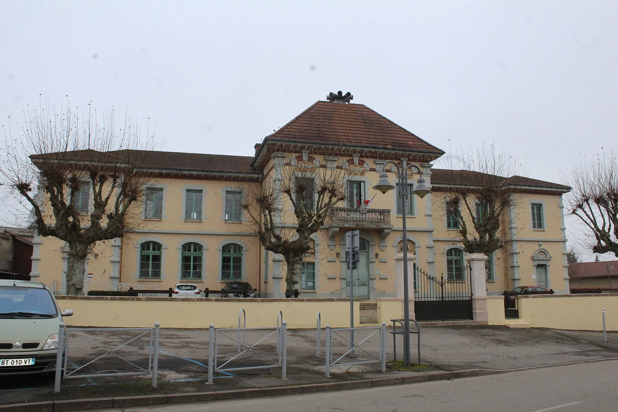 Photo showing: Mairie de Neuville-les-Dames.