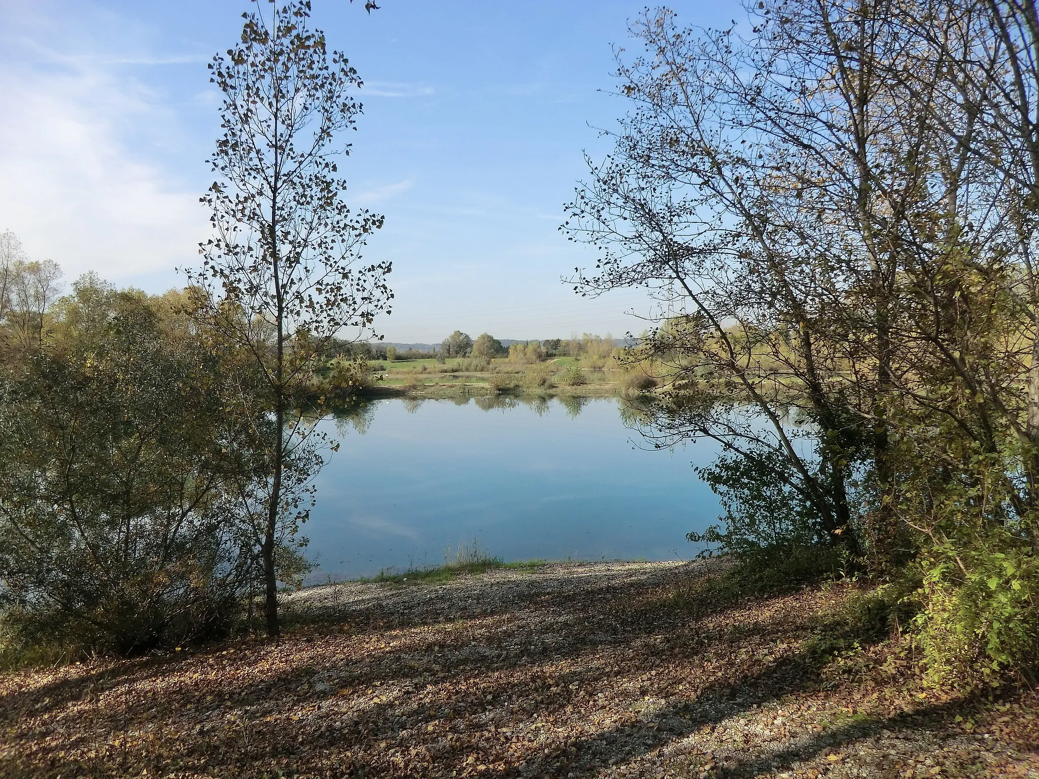 Photo showing: Lac des Pyes (Niévroz).