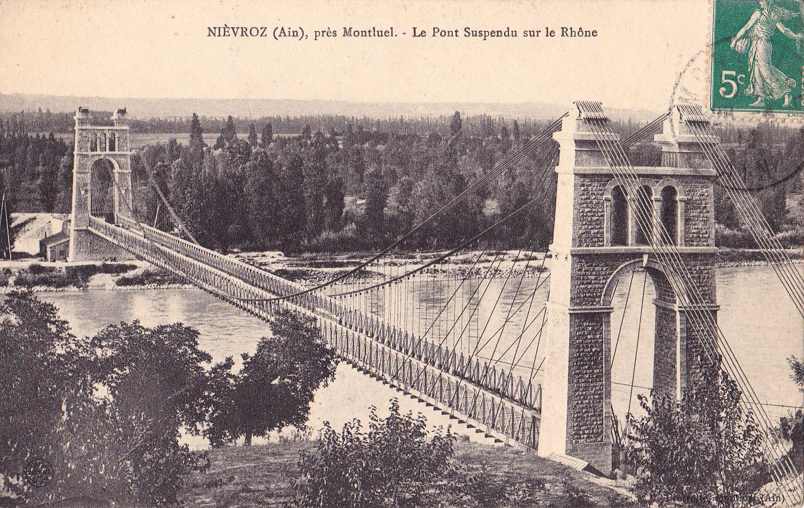 Photo showing: Pont supendu de Jons (détruit). La photo est prise depuis la rive, côté Jons (voir géolocalisation présumée).
