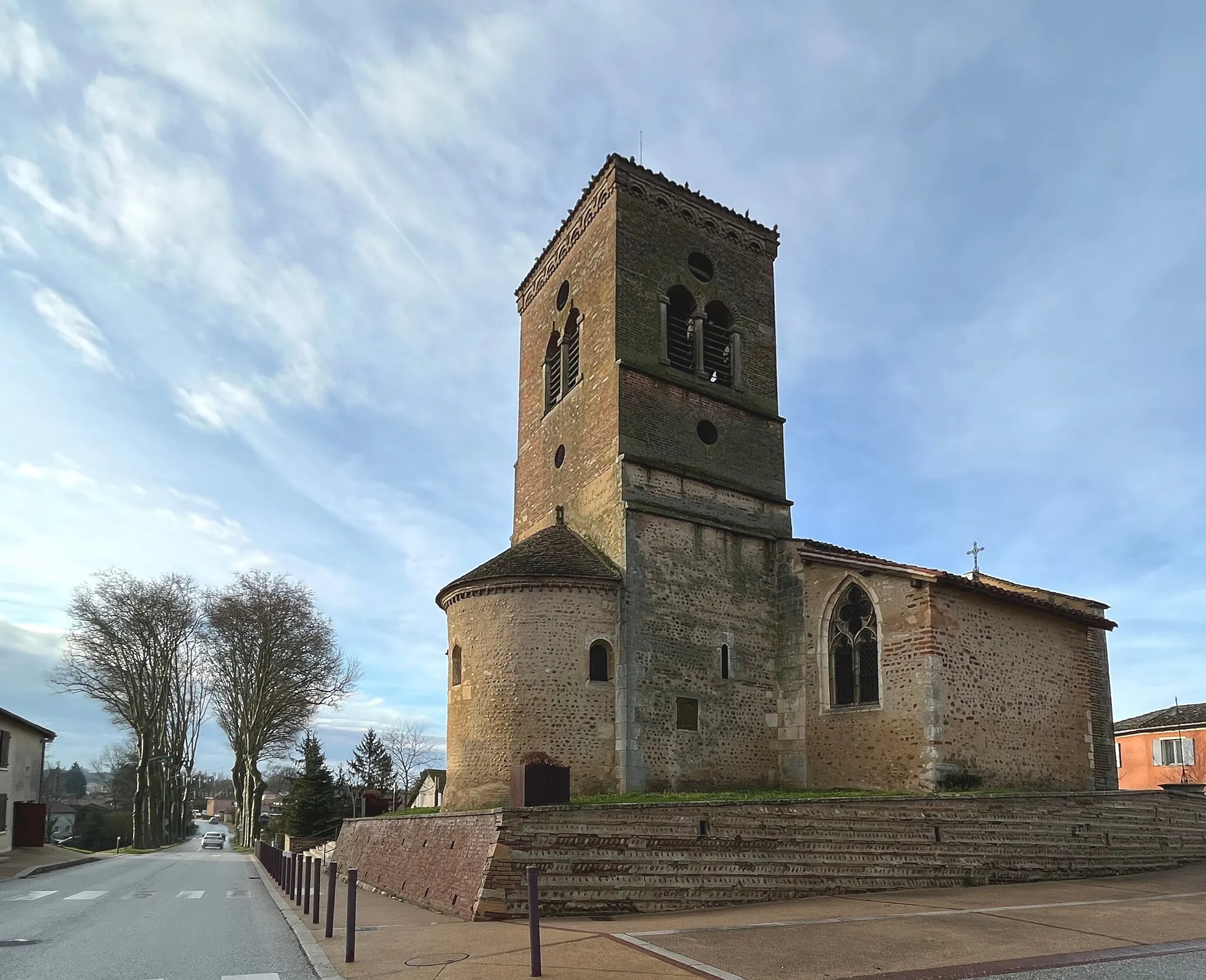 Photo showing: Église Saint-Pierre de Monthieux en décembre 2021.