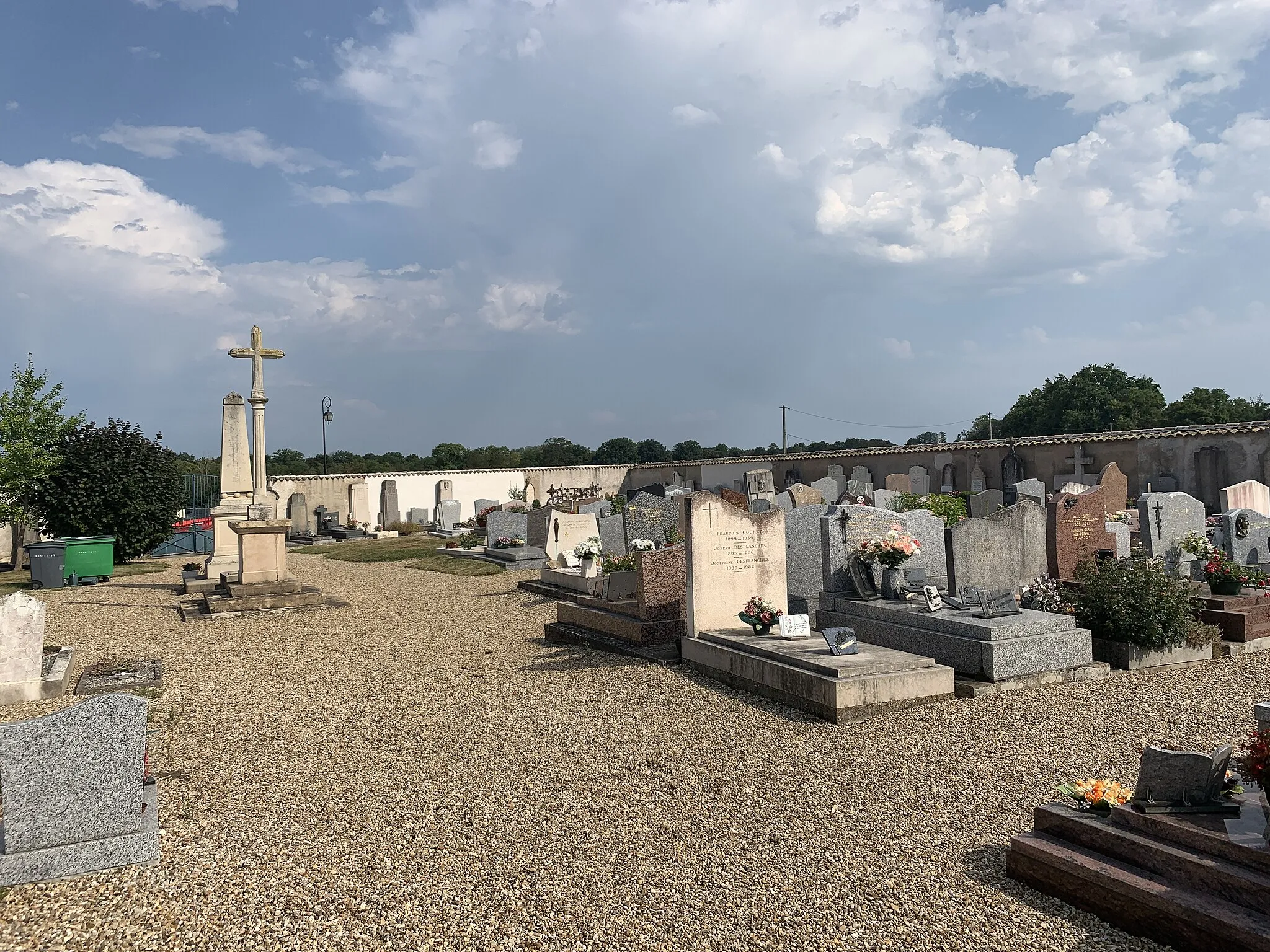 Photo showing: Cimetière de Montceaux.