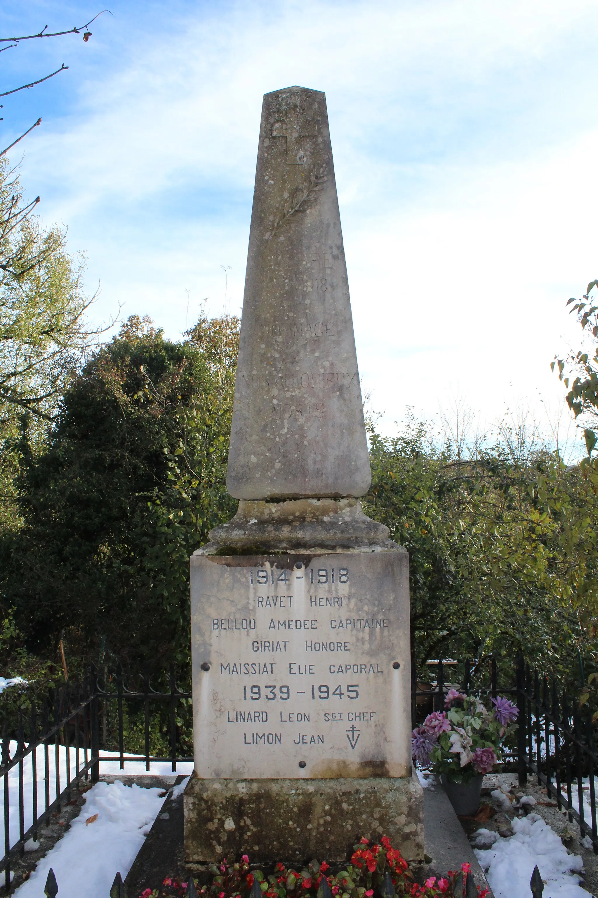 Photo showing: Monument aux morts de Peyriat.