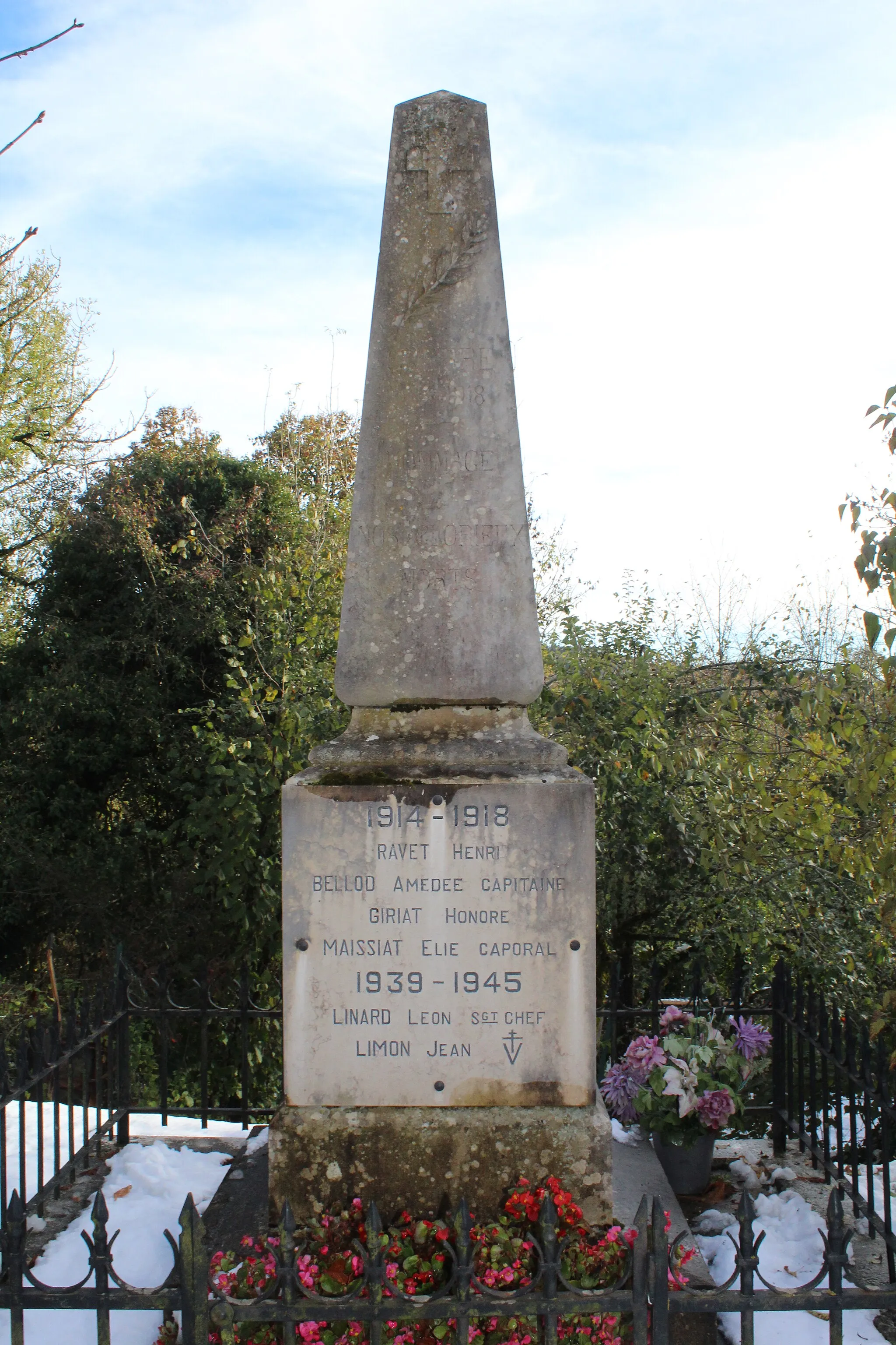 Photo showing: Monument aux morts de Peyriat.