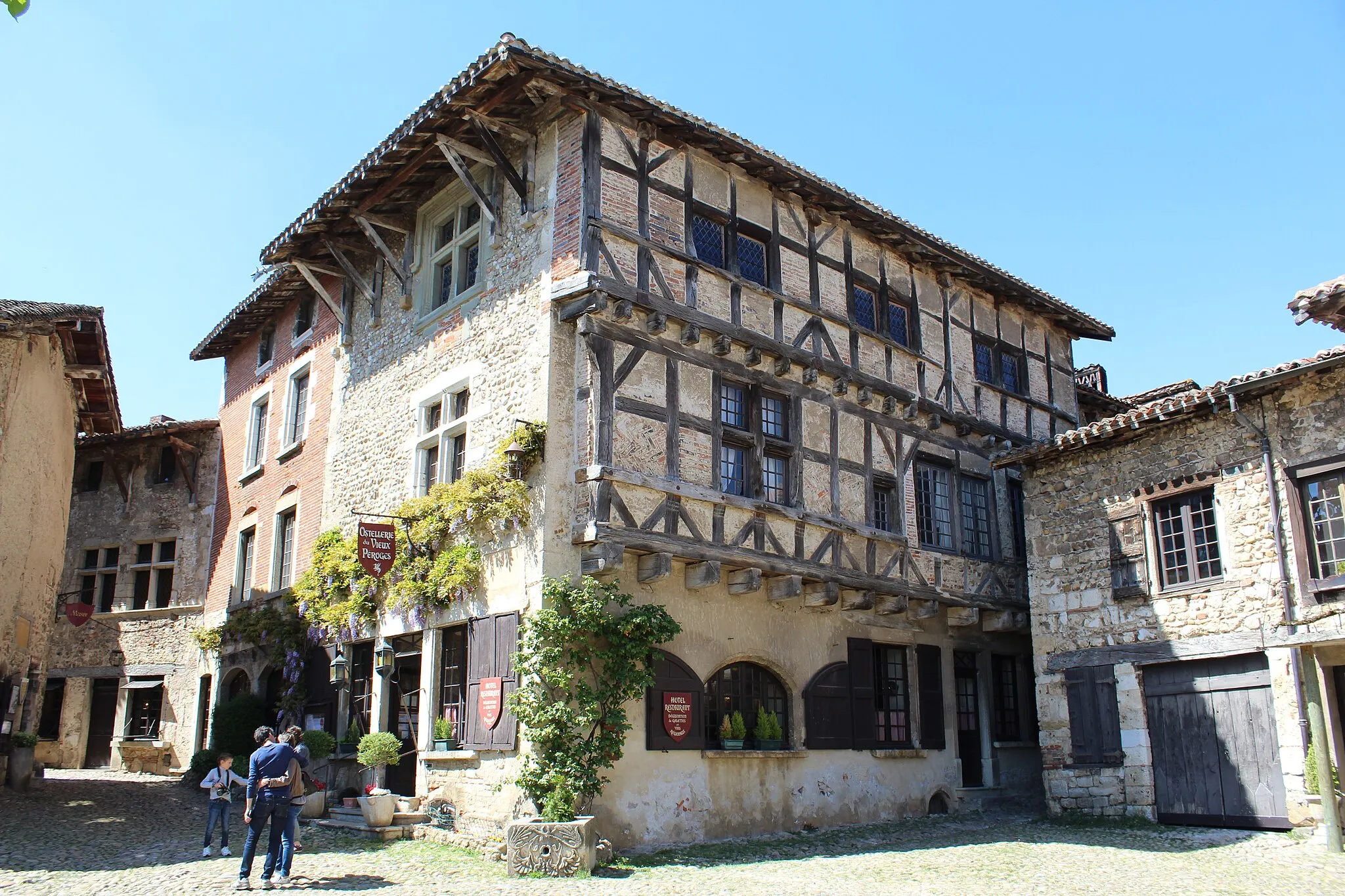 Photo showing: Hostellerie du Vieux Pérouges.