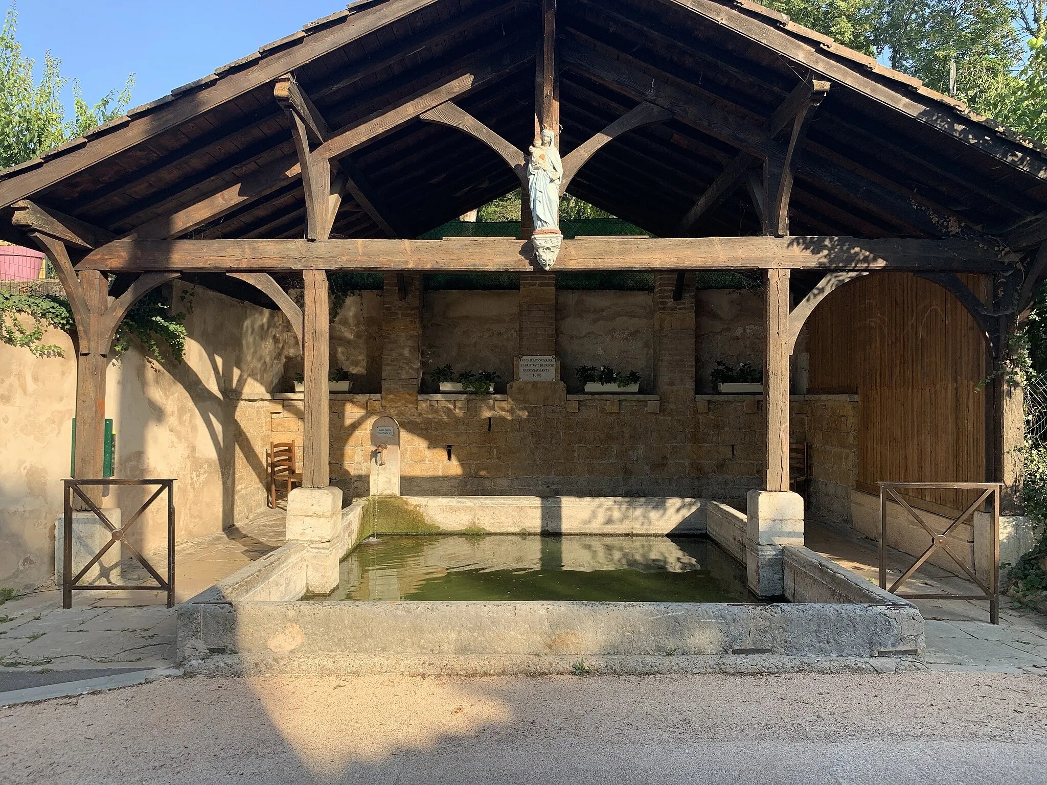 Photo showing: Lavoir de la Font Bernalin, Parcieux.