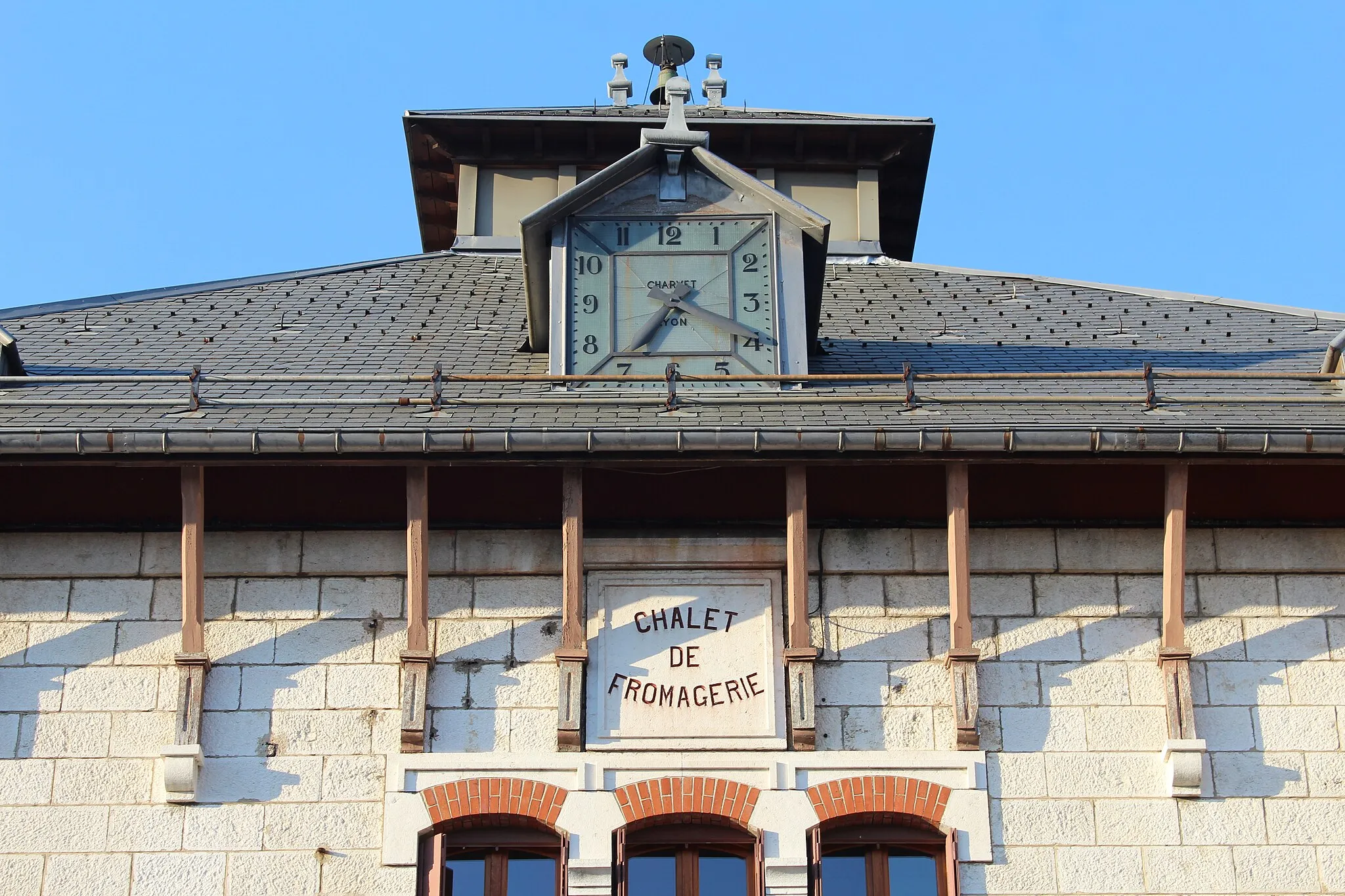 Photo showing: Mairie d'Outriaz.