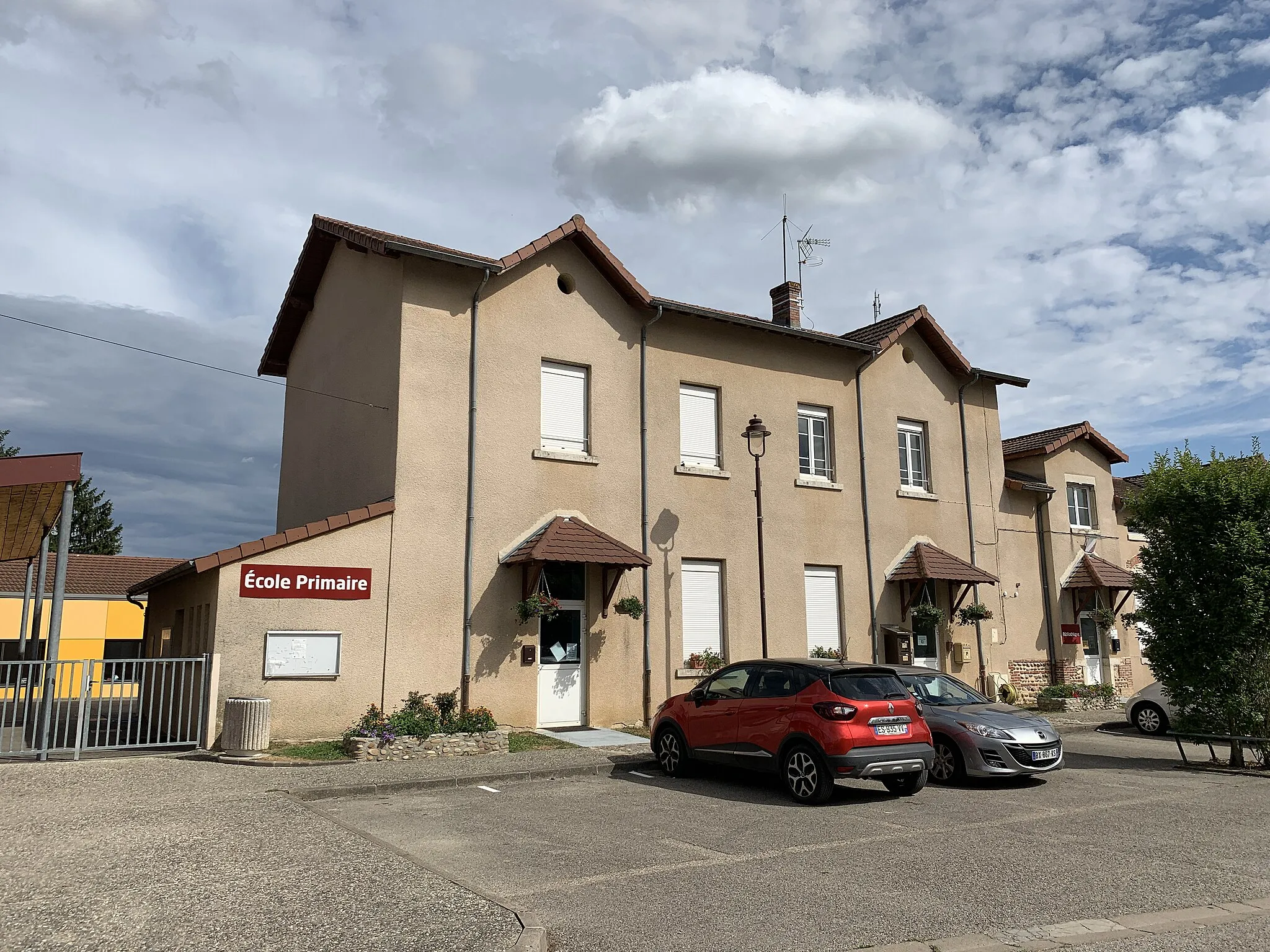 Photo showing: École de Rignieux-le-Franc.