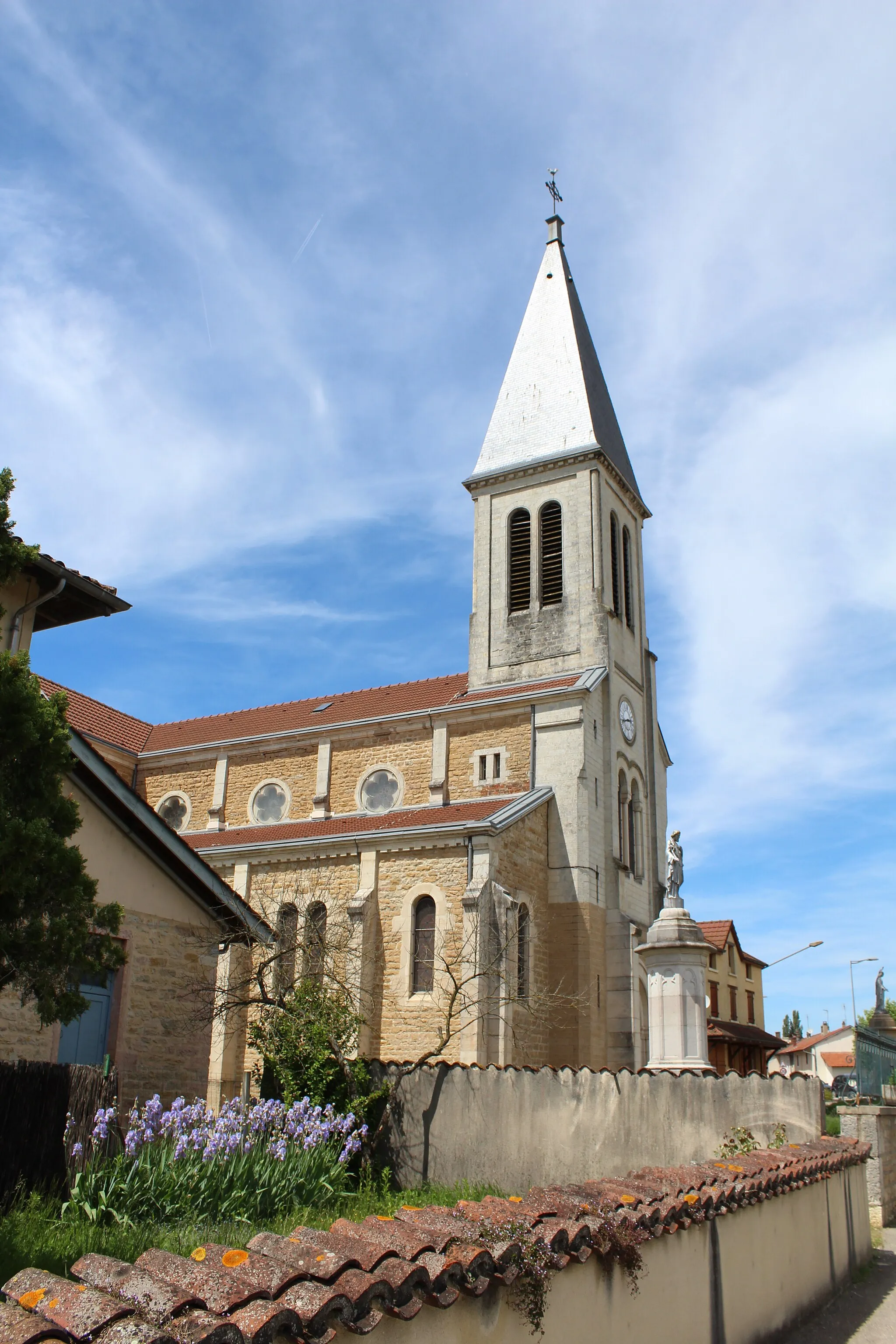 Photo showing: Église Saint-Julien de Saint-Julien-sur-Reyssouze.