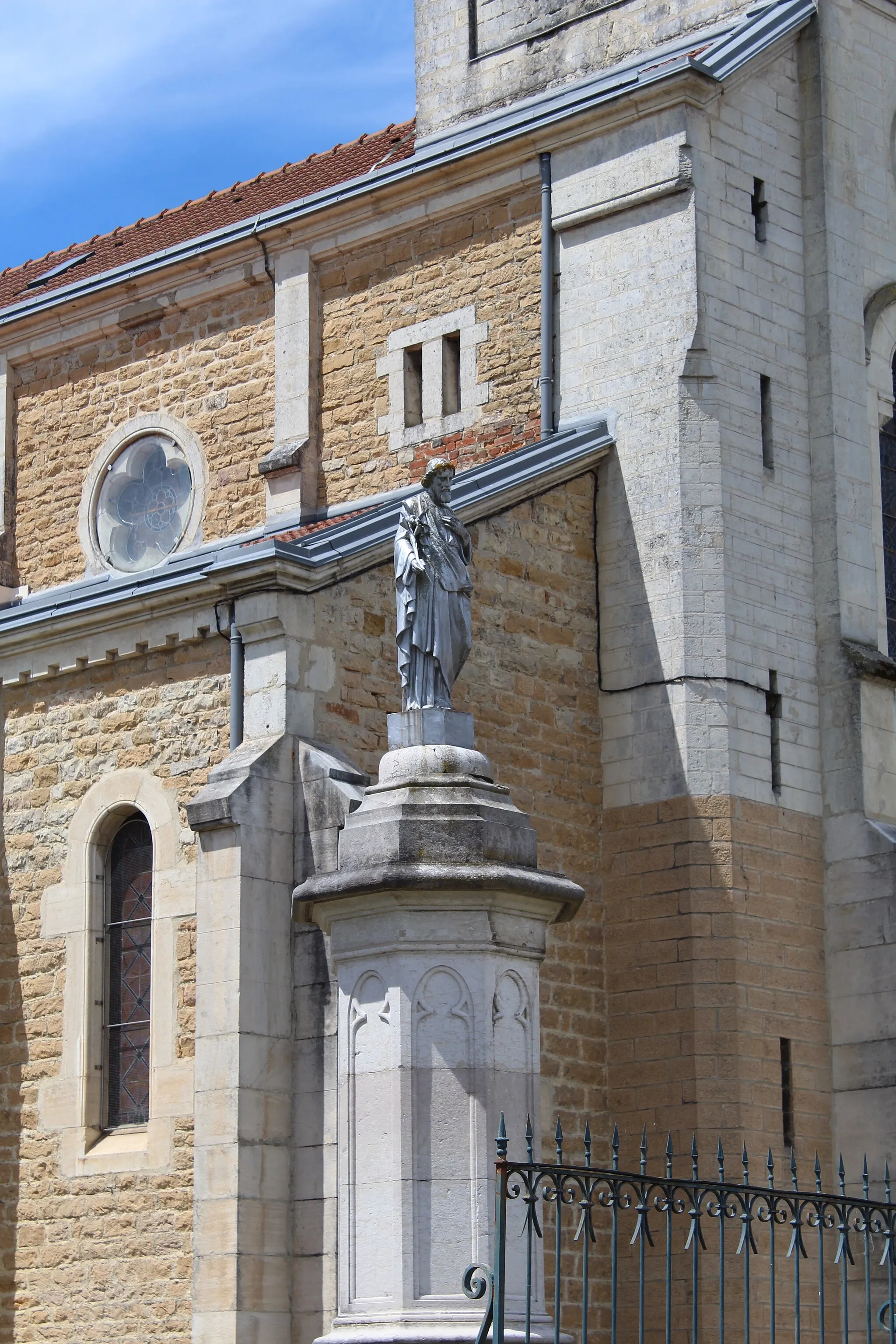 Photo showing: Statue de Joseph devant l'église Saint-Julien de Saint-Julien-sur-Reyssouze.