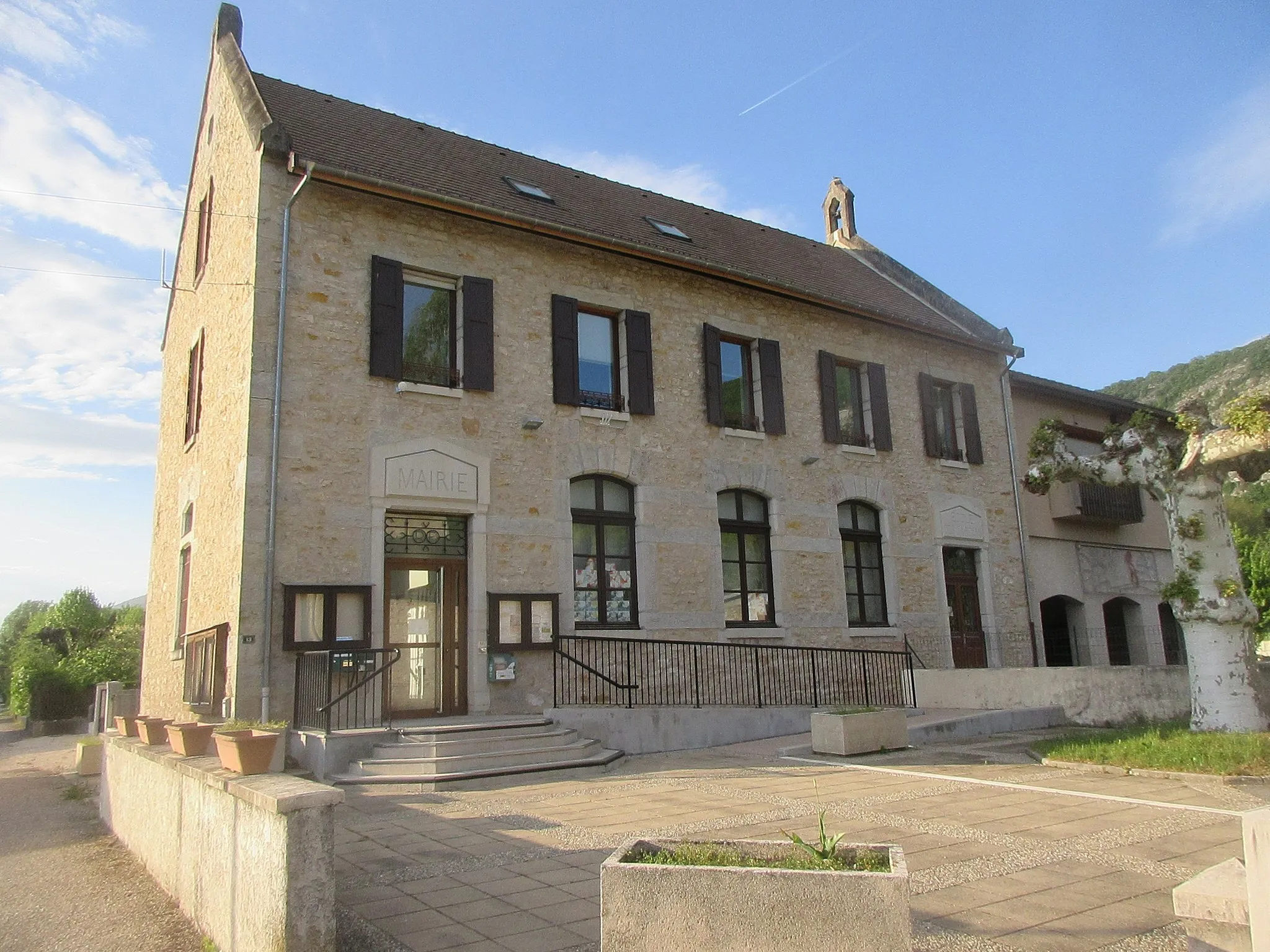 Photo showing: Mairie de Saint-Benoît, Groslée-Saint-Benoit.