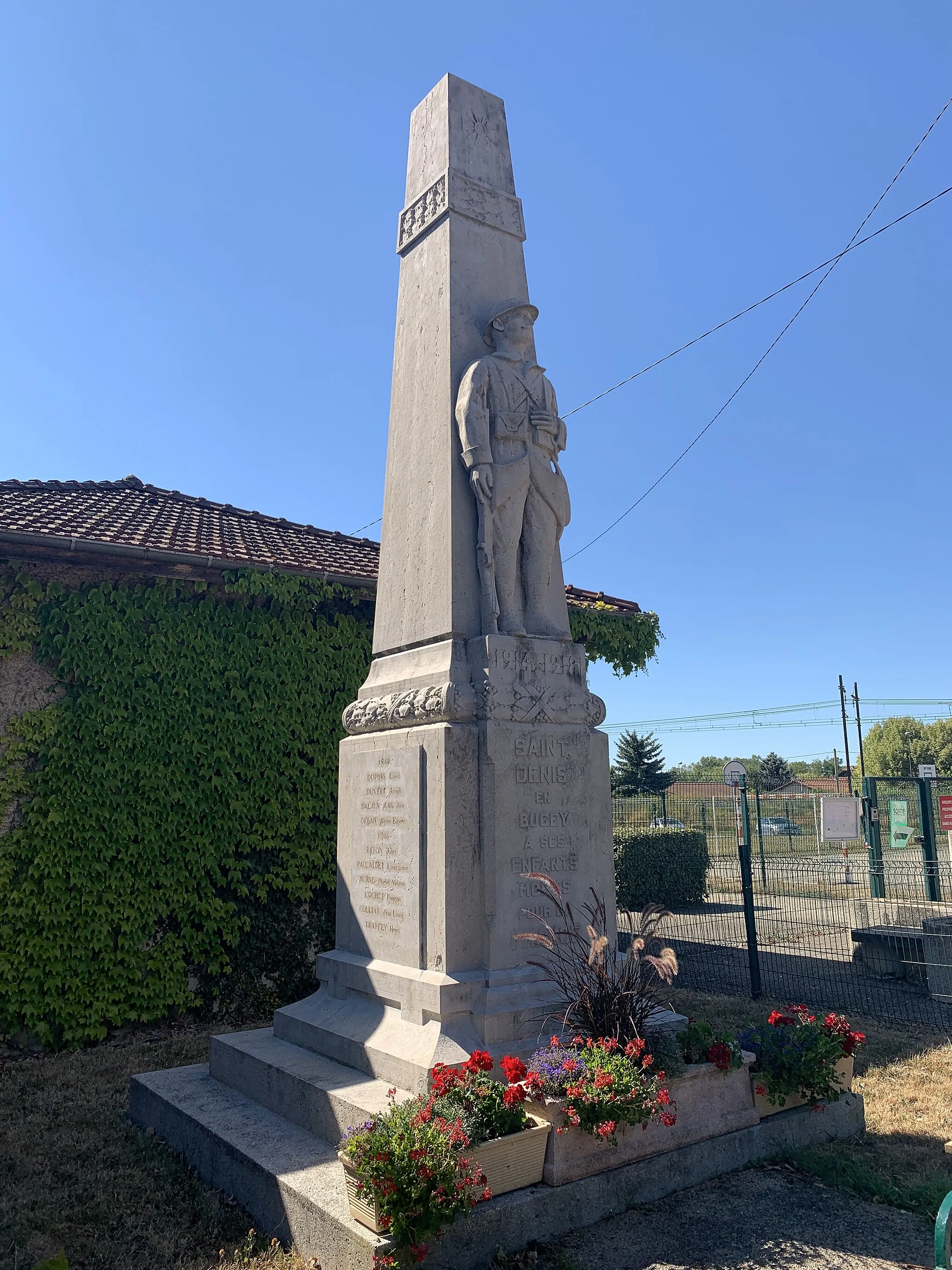 Photo showing: Monument aux morts de Saint-Denis-en-Bugey.