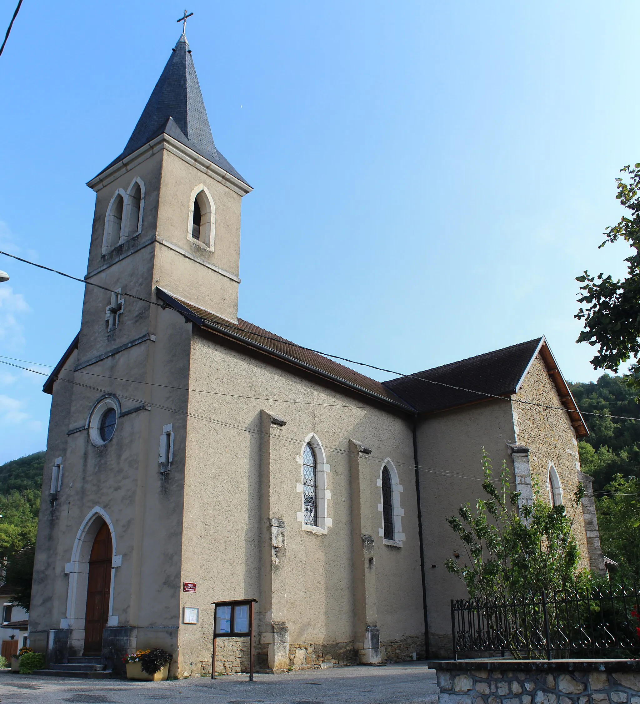 Photo showing: Église Saint-Baudille de Saint-Bois, Arboys-en-Bugey.