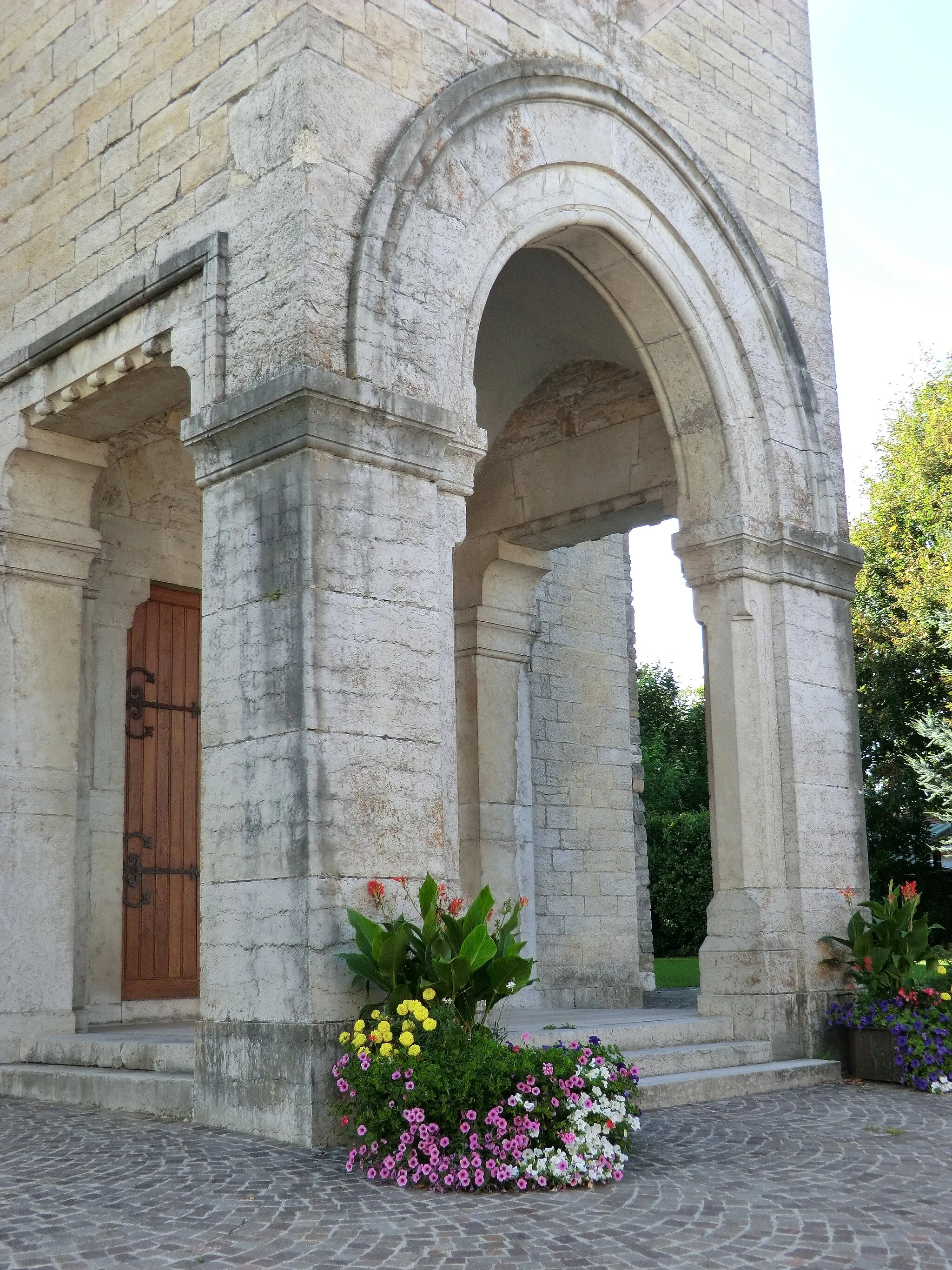 Photo showing: Église de Saint-Vulbas.