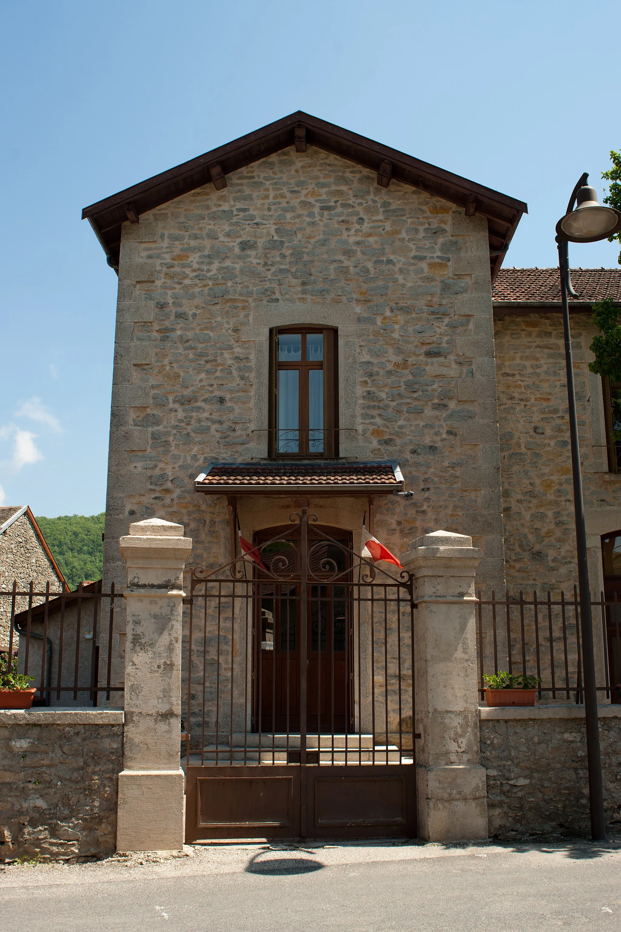 Photo showing: Townhall of Seillonnaz, France.