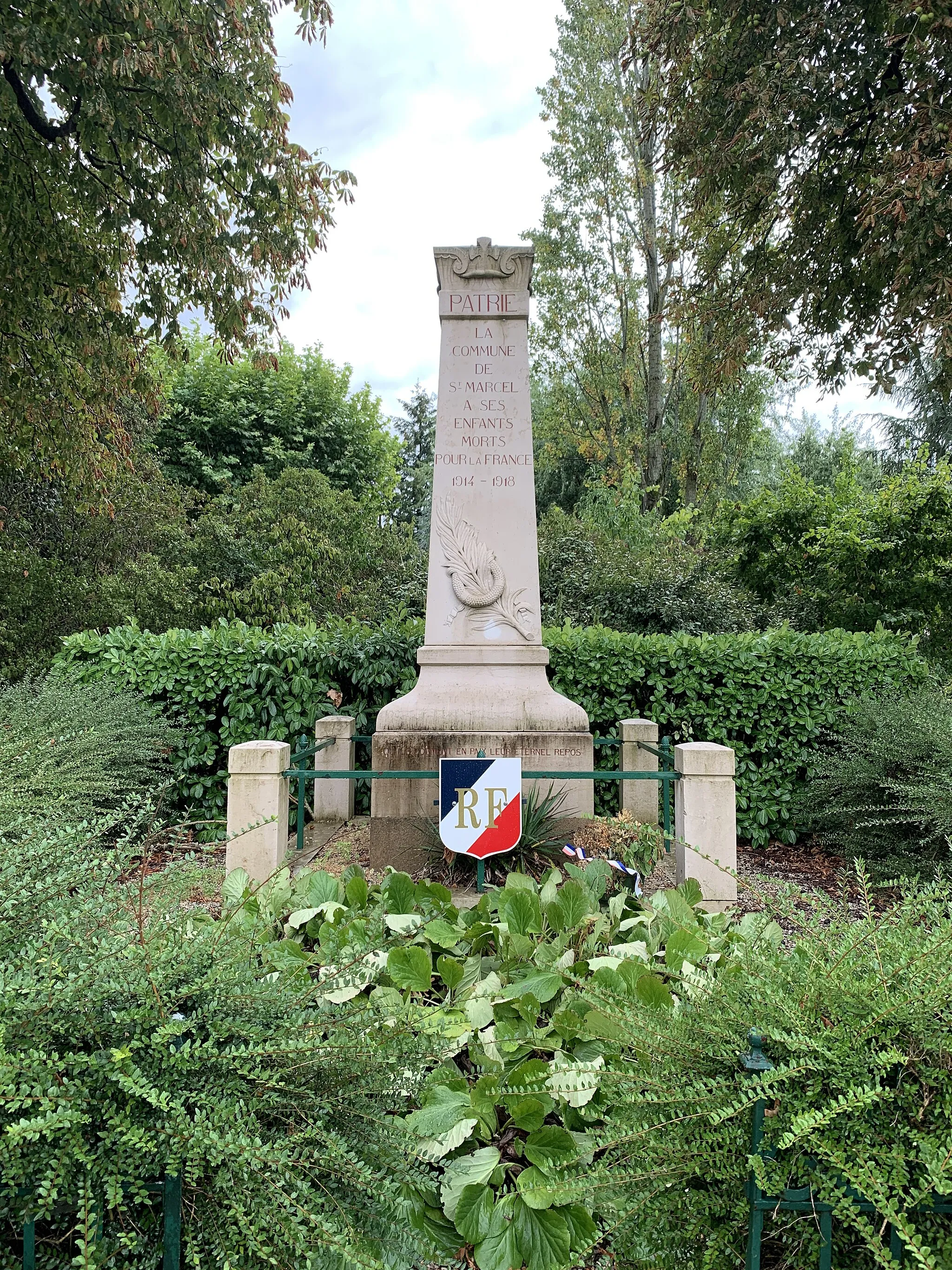 Photo showing: Monument aux morts de Saint-Marcel-en-Dombes.
