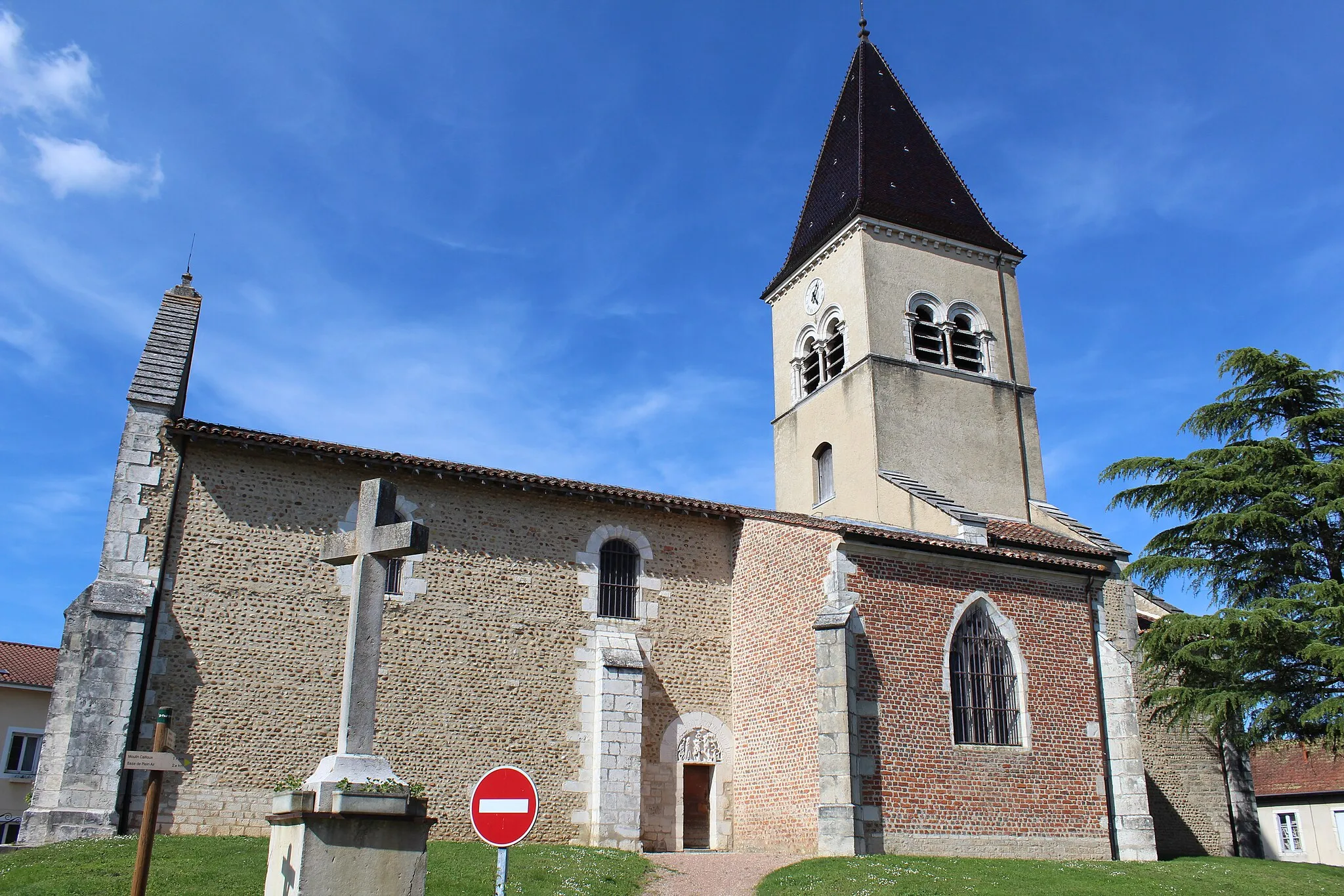 Photo showing: Église Saint-Paul de Saint-Paul-de-Varax.