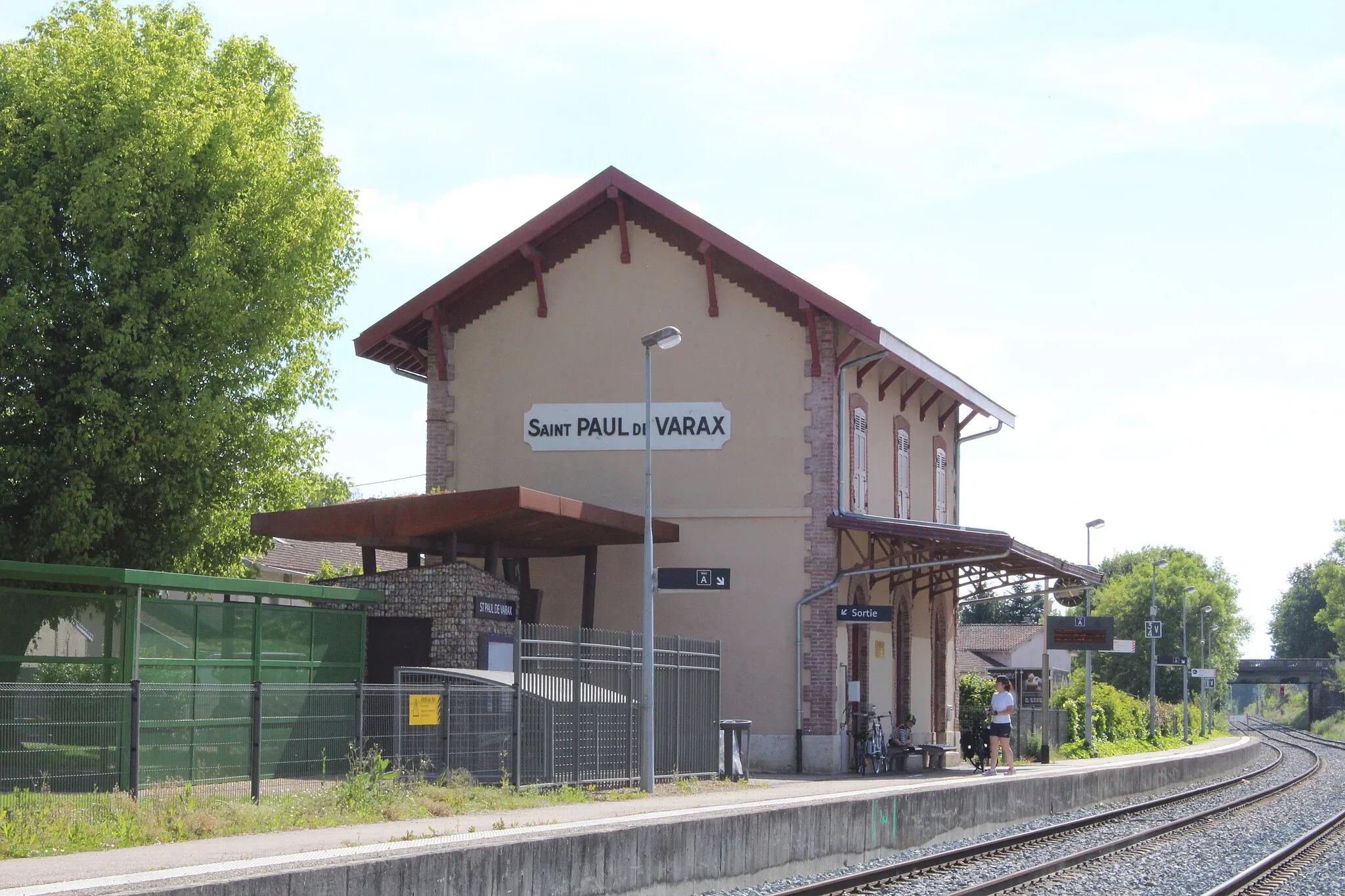 Photo showing: Gare de Saint-Paul-de-Varax.