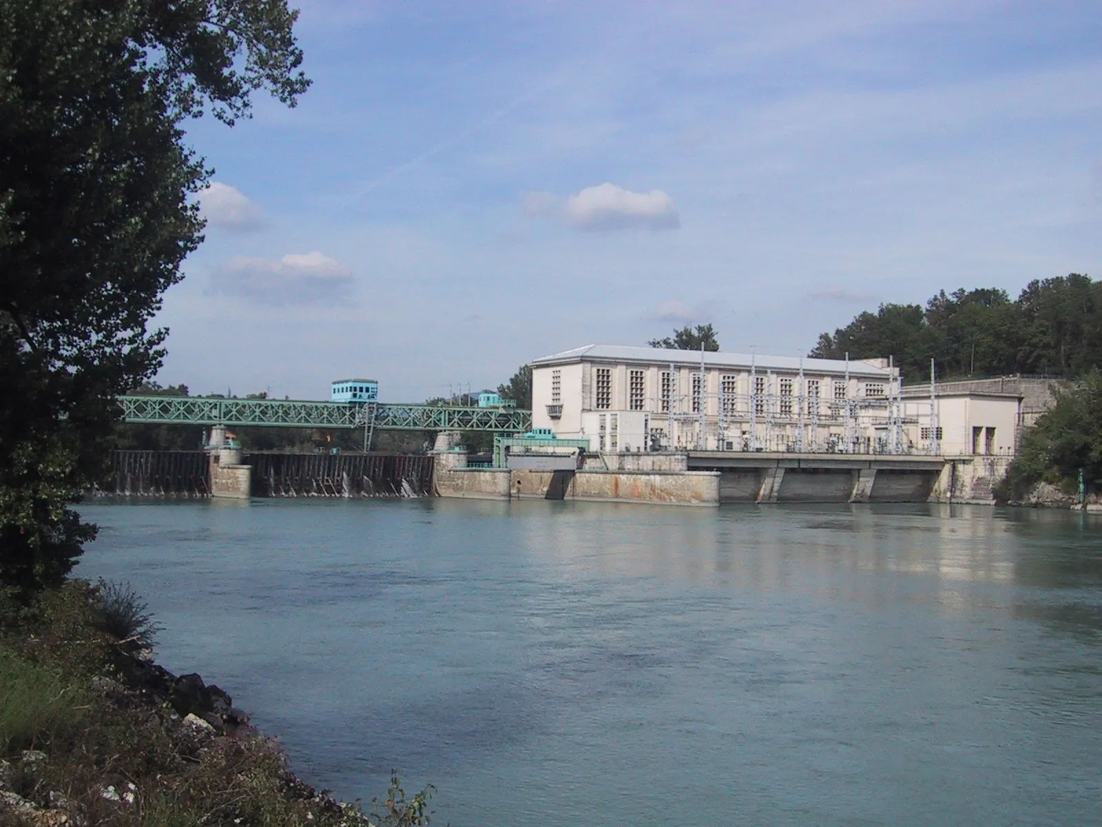 Photo showing: Le barrage de Seyssel (entre l'Ain et la Haute-Savoie).
Auteur : Aurélien Campéas, septembre 2005.