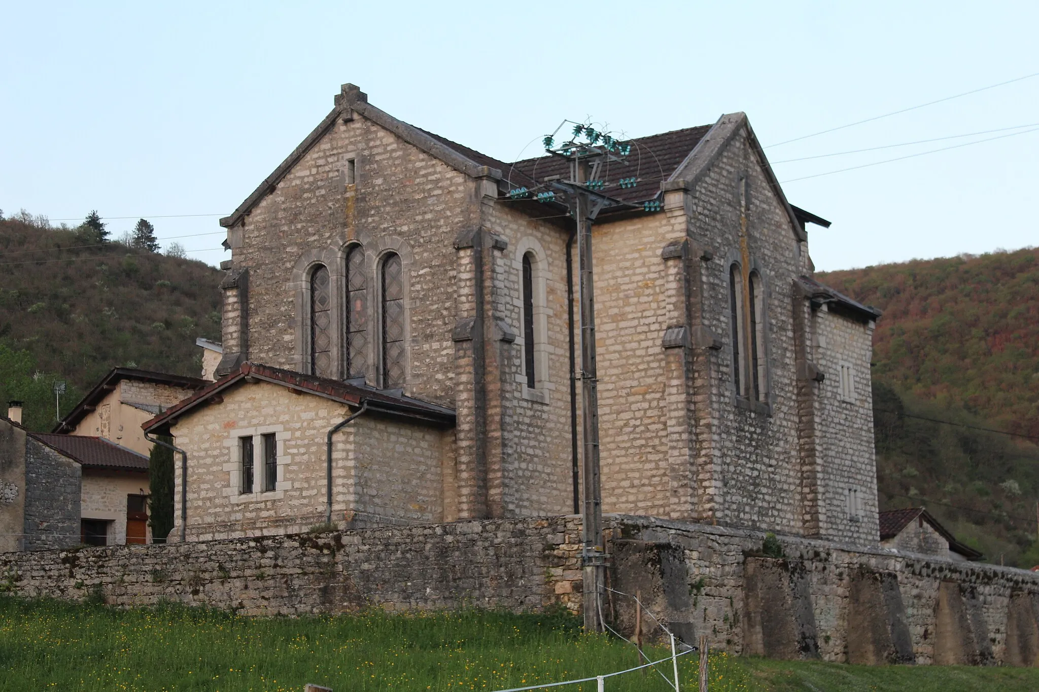 Photo showing: Église Saint-Maurice de Serrières-sur-Ain.