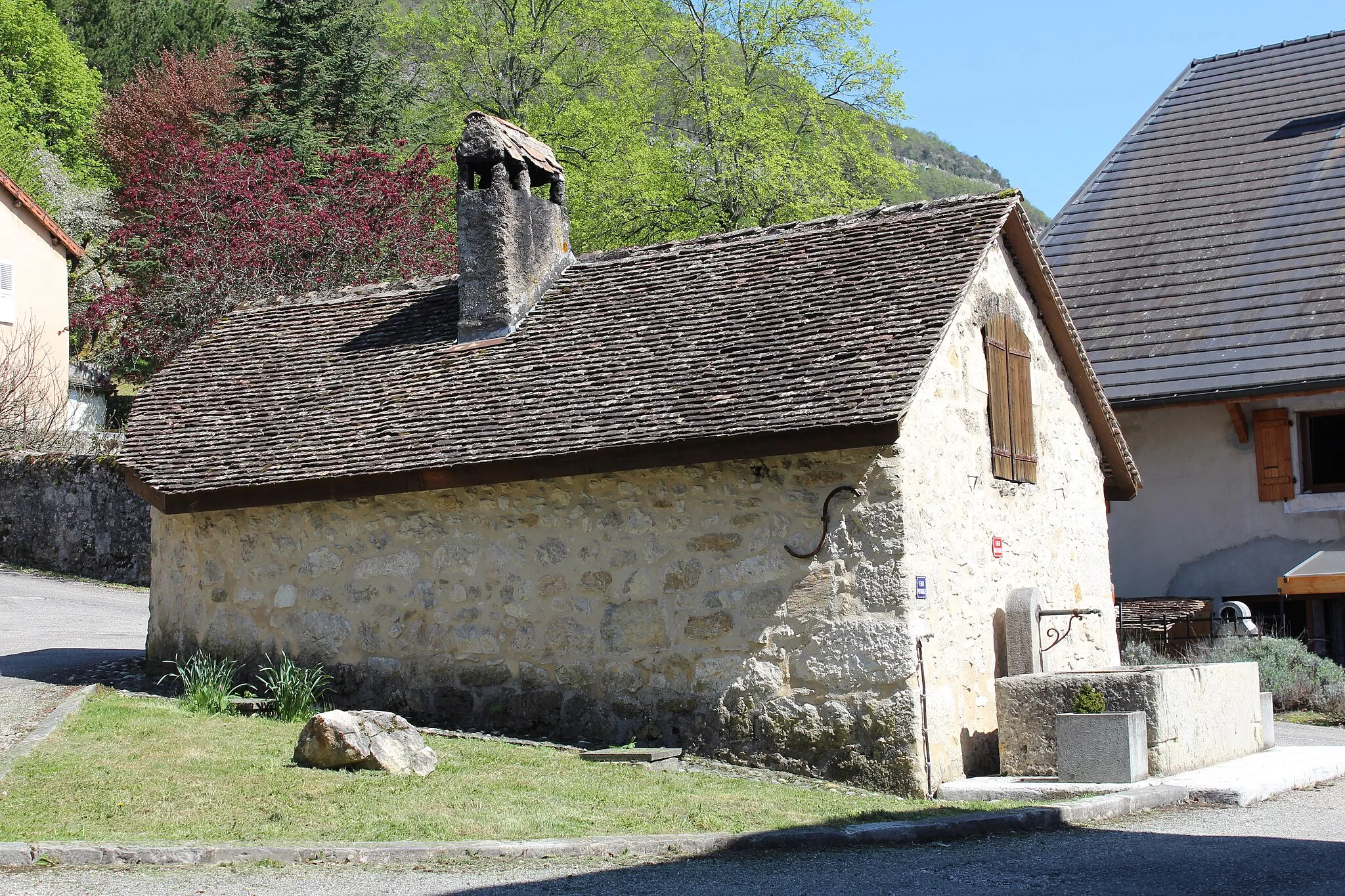 Photo showing: Fontaine, place de l'Église, Talissieu.