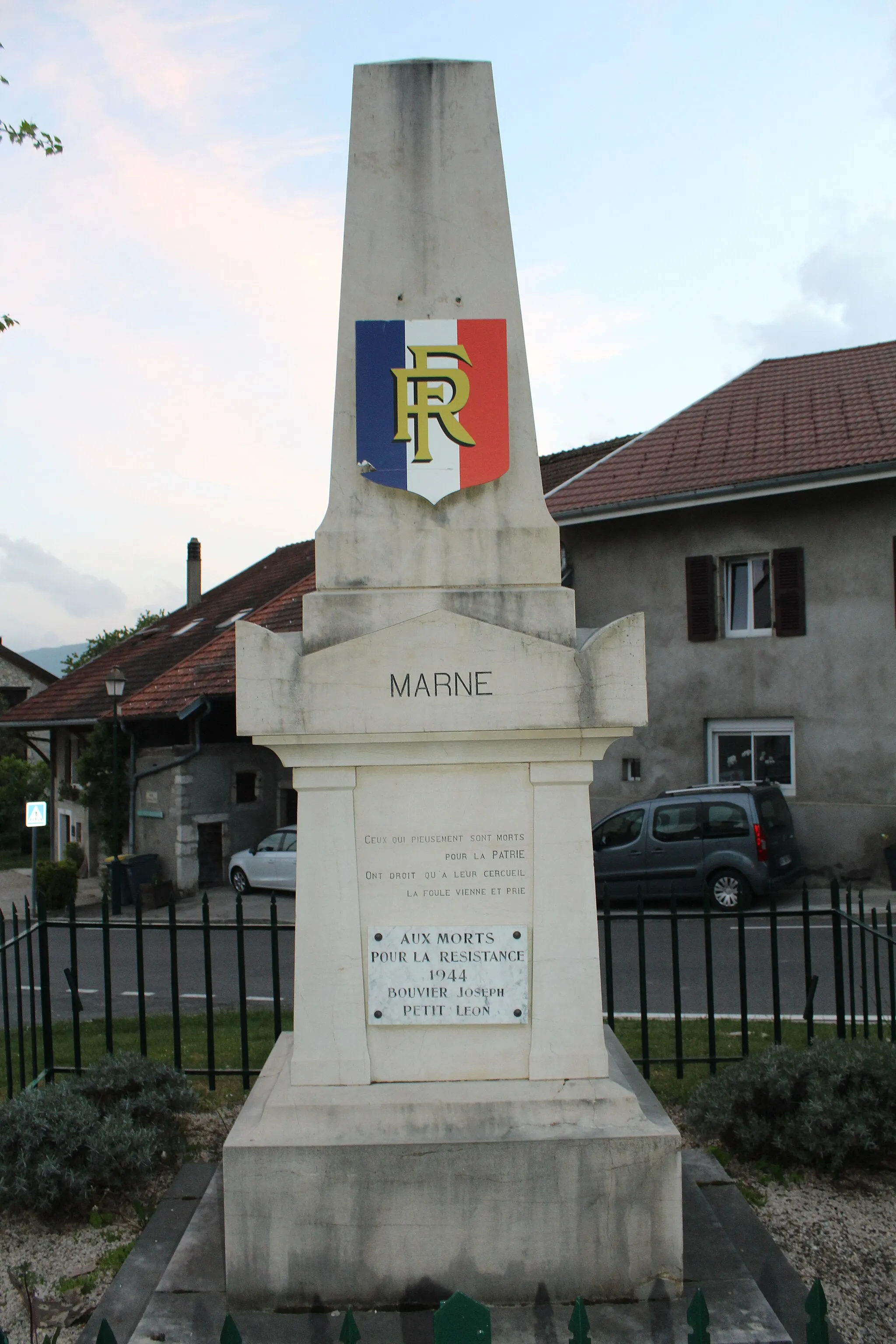 Photo showing: Monument aux morts de Villes.