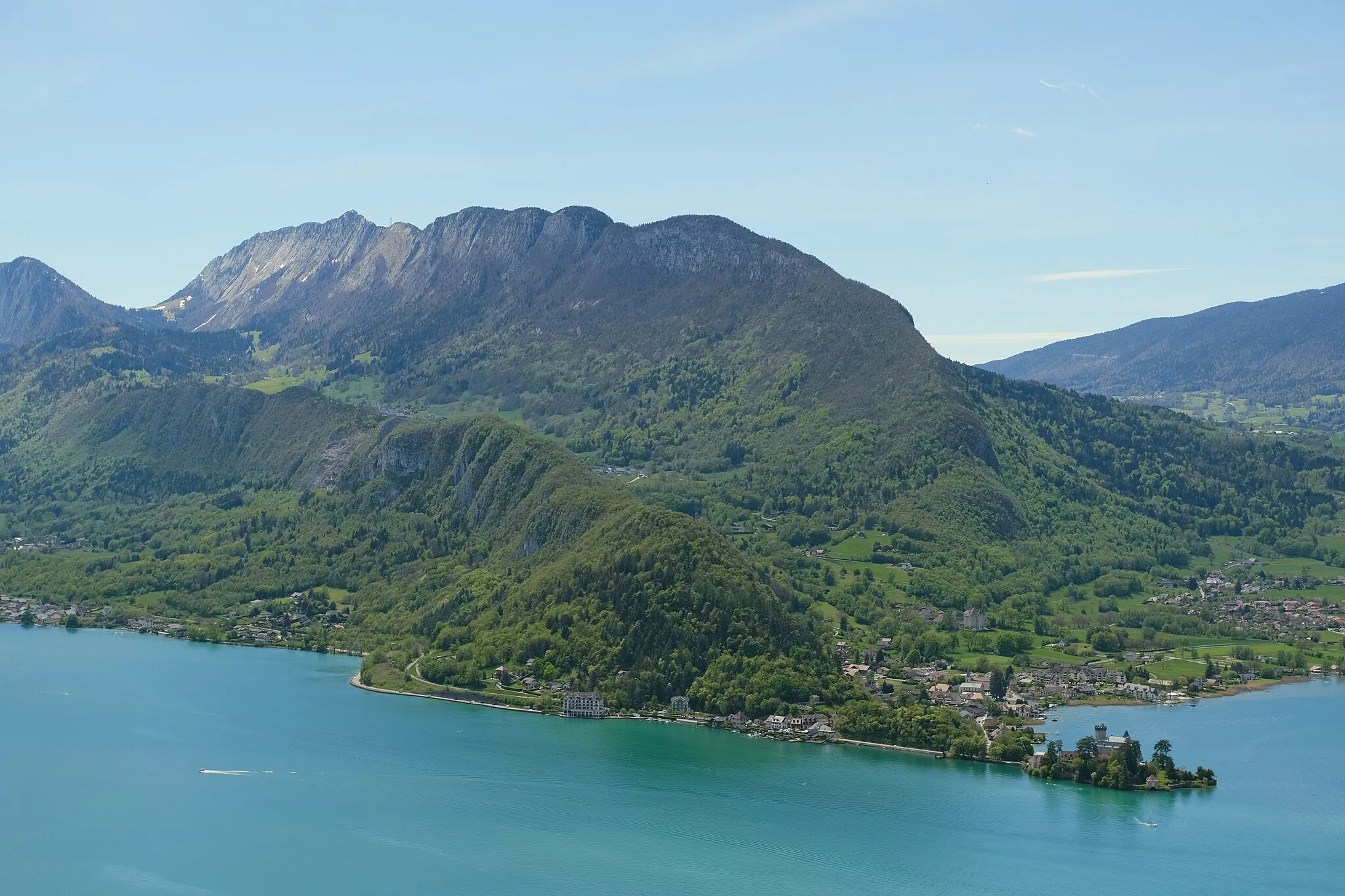 Photo showing: Taillefer & Roc des Boeufs @ Lac d'Annecy @ Ermitage de Saint-Germain