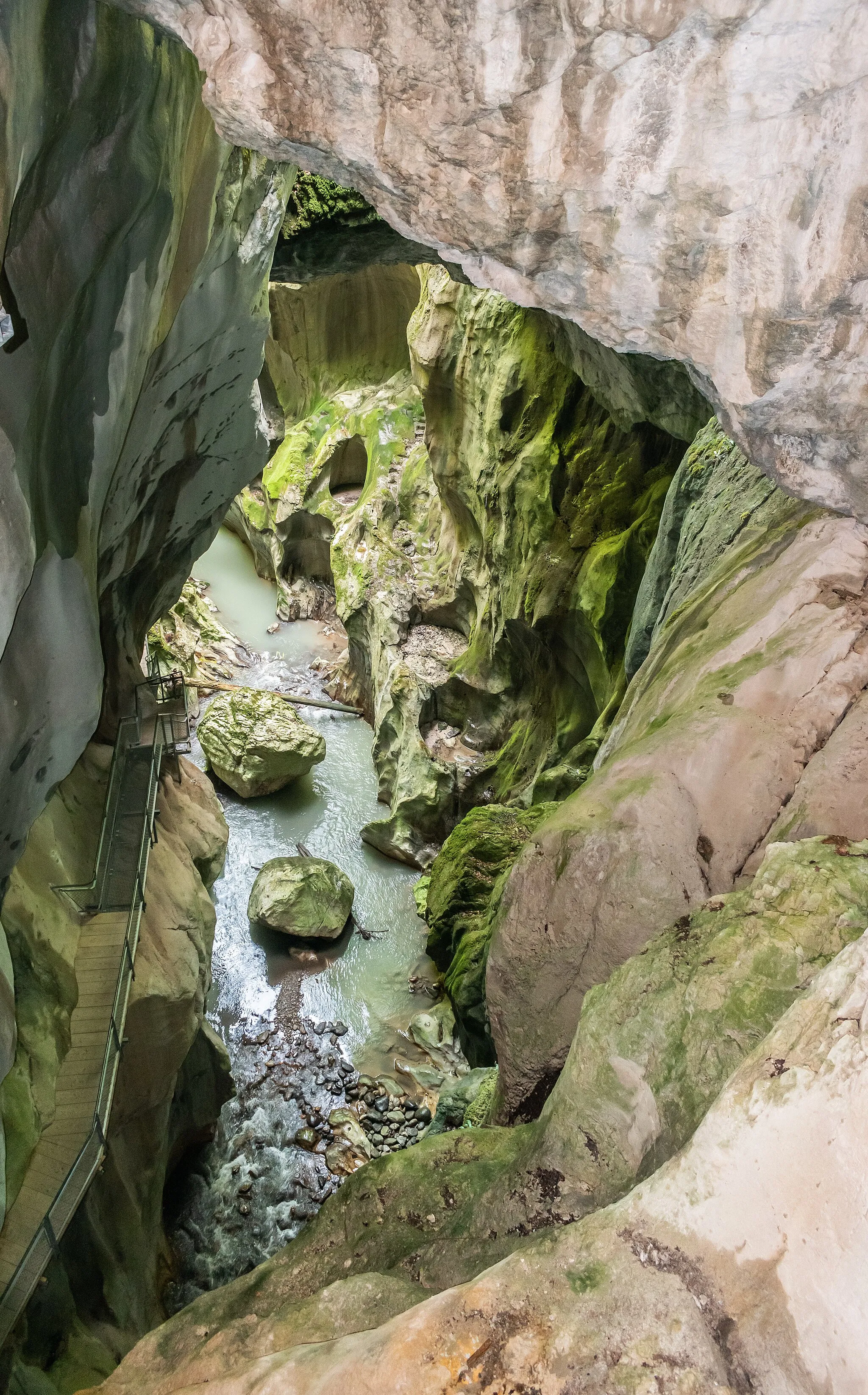 Photo showing: Gorges du Pont du Diable in commune of La Forclaz, Haute-Savoie, France