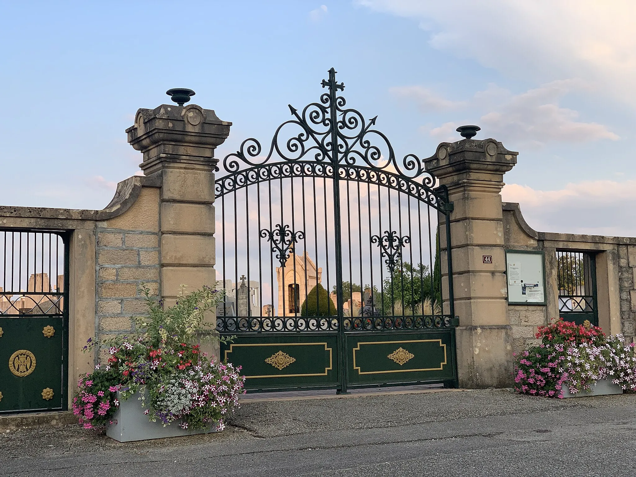 Photo showing: Cimetière de Marboz.