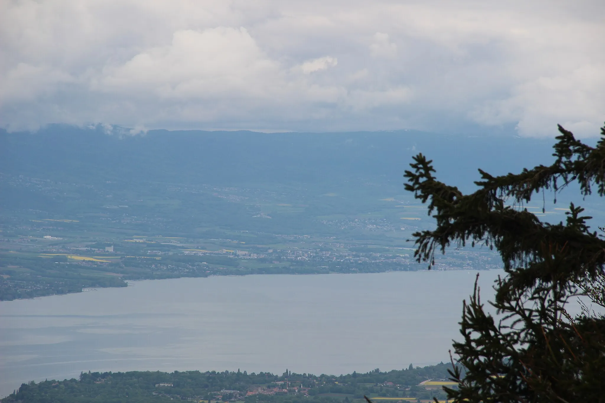 Photo showing: View onto Geneva from the Salève