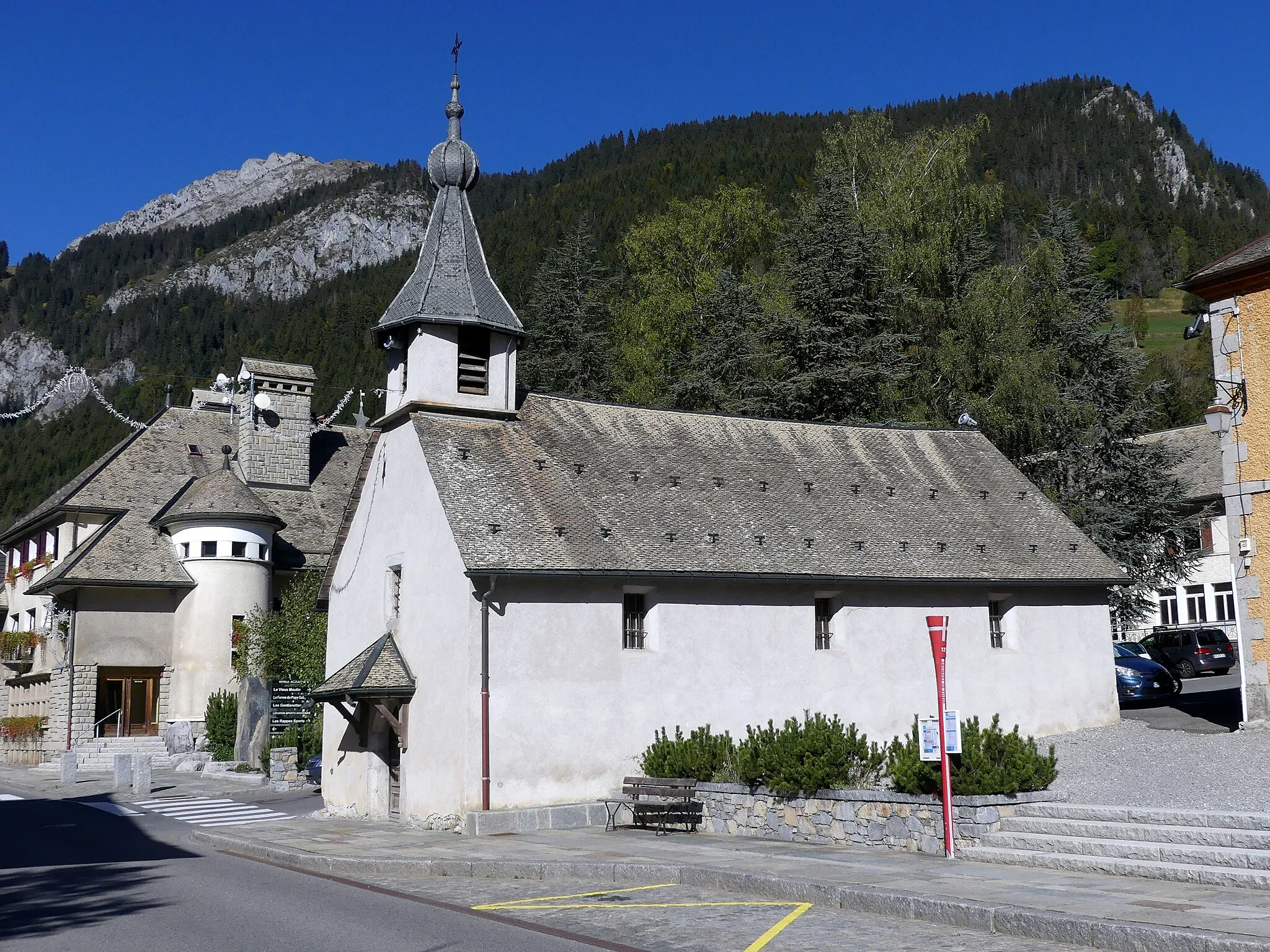 Photo showing: Sight of Notre-Dame-de-Compassion chapel in La Chapelle-d'Abondance village, Haute-Savoie, France.