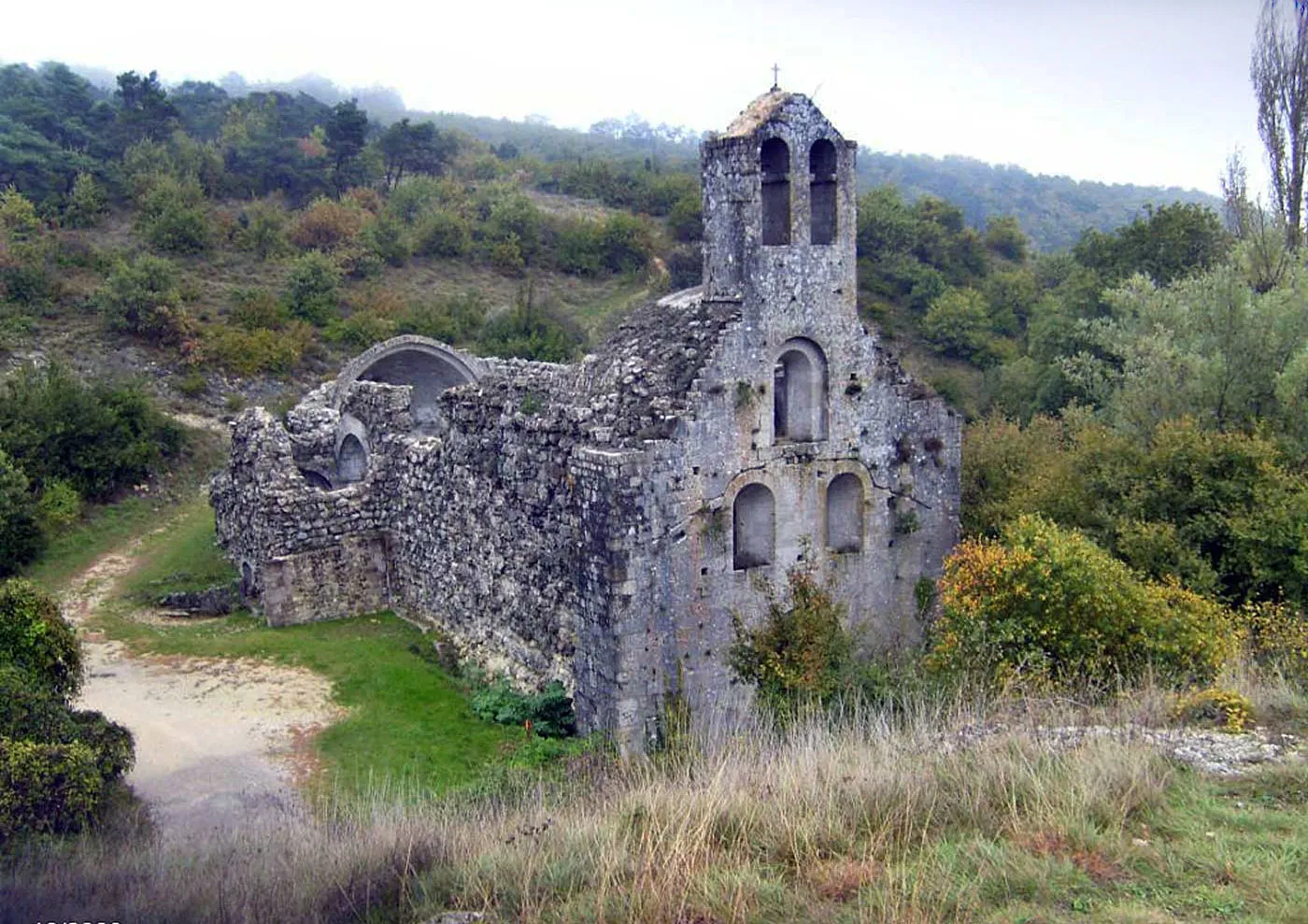 Photo showing: Ruines de l'Abbaye d'Aleyrac (Drôme)