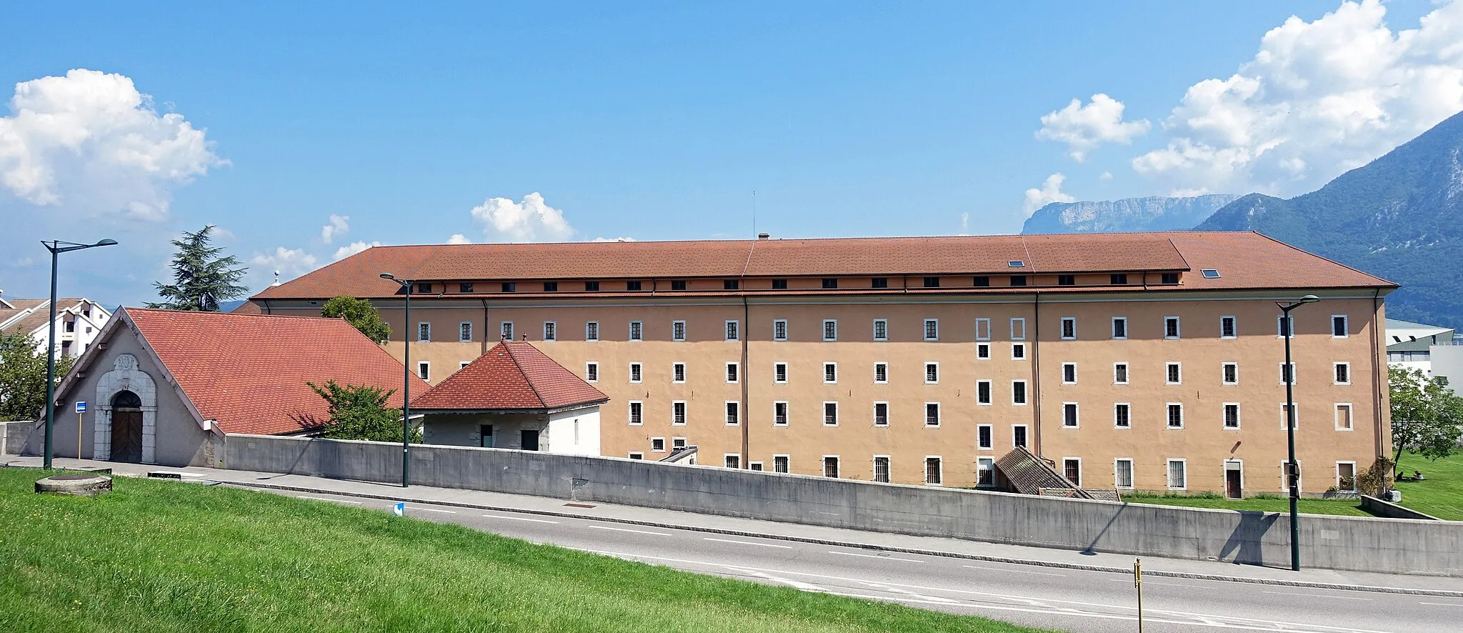 Photo showing: This building is indexed in the base Mérimée, a database of architectural heritage maintained by the French Ministry of Culture, under the reference PA00118360 .