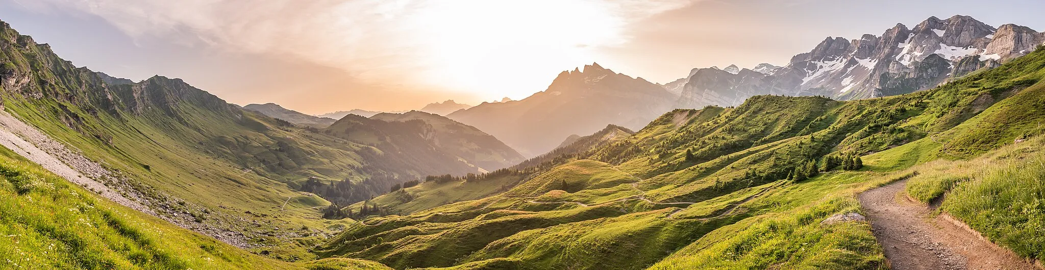 Photo showing: Valley of Vièze river viewed from Col de Coux at the sunrise, commune of Champéry, Valais, Switzerland