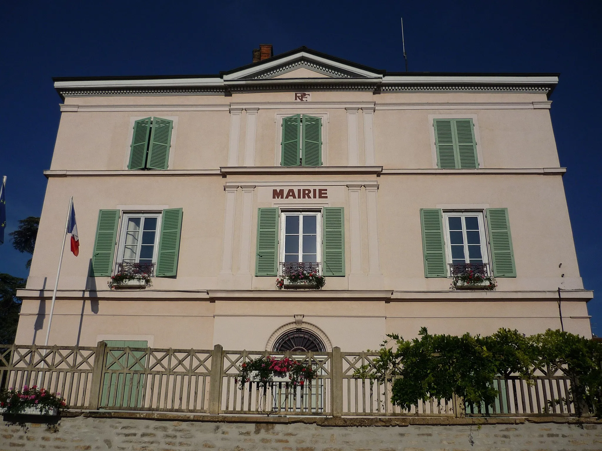 Photo showing: This building is indexed in the base Mérimée, a database of architectural heritage maintained by the French Ministry of Culture, under the reference IA01000005 .