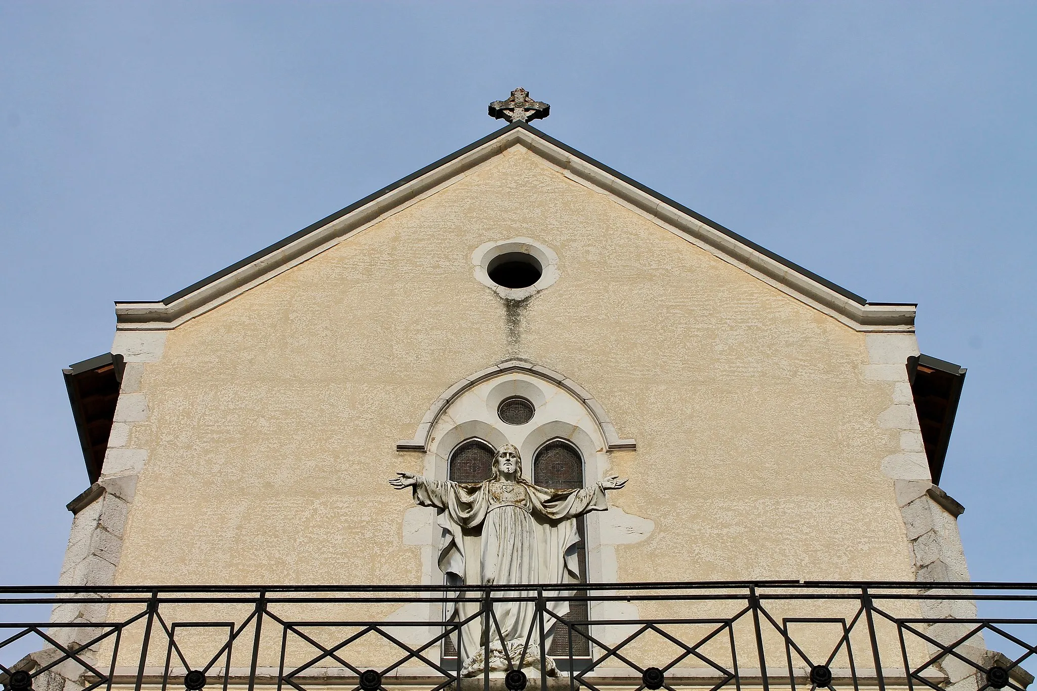 Photo showing: Façade de l'église Saint-Maurice de Bellecombe-en-Bauges