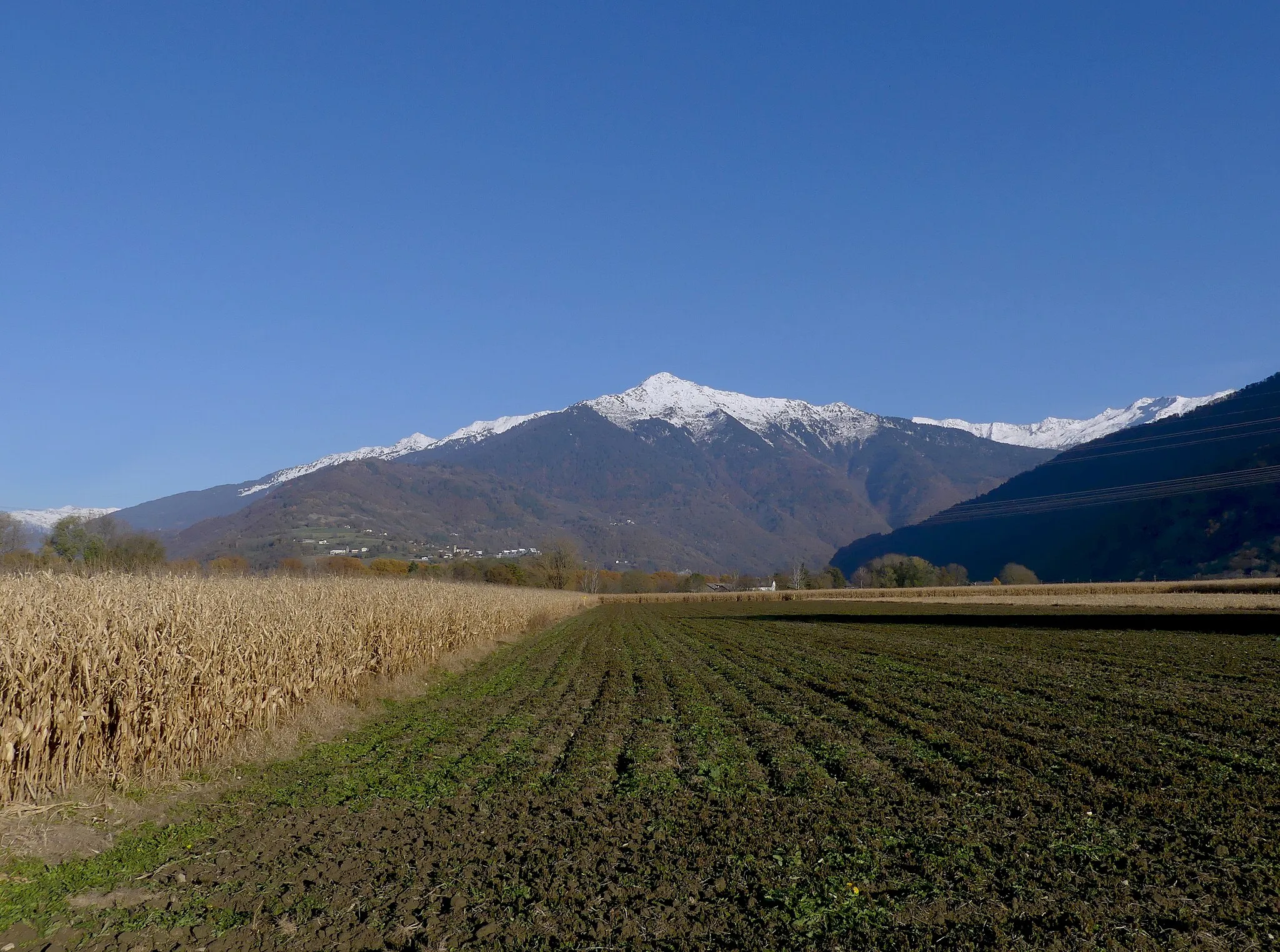 Photo showing: Sight, in autumn, of fields in Bourgneuf towards Maurienne valley, in Savoie, France.