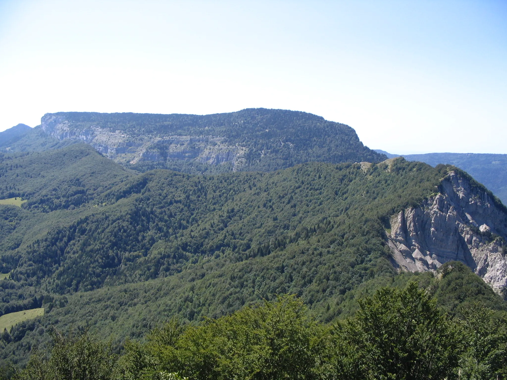 Photo showing: Mont Outheran (1676 m) depuis la Pointe de la Gorgeat (1486 m) -  Entremont-le-Vieux - Savoie - Parc de la Chartreuse.